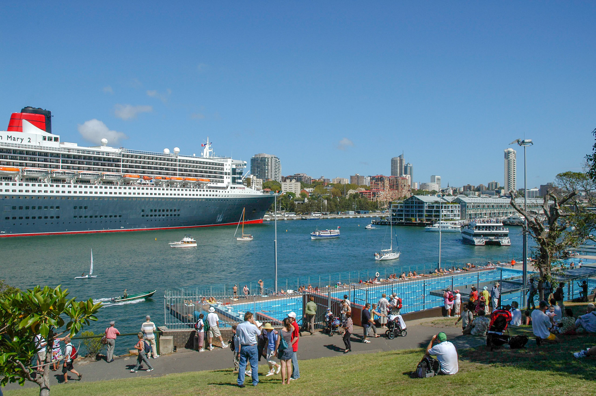 The Queen Mary 2 in the same spot.