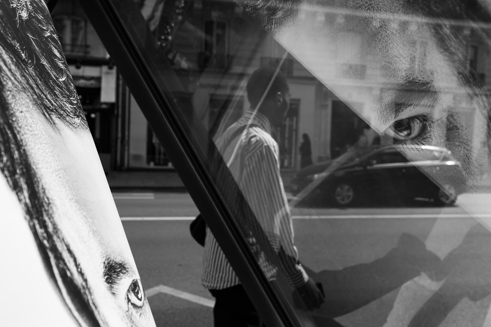 Une réflexion d'une affiche de Dexter