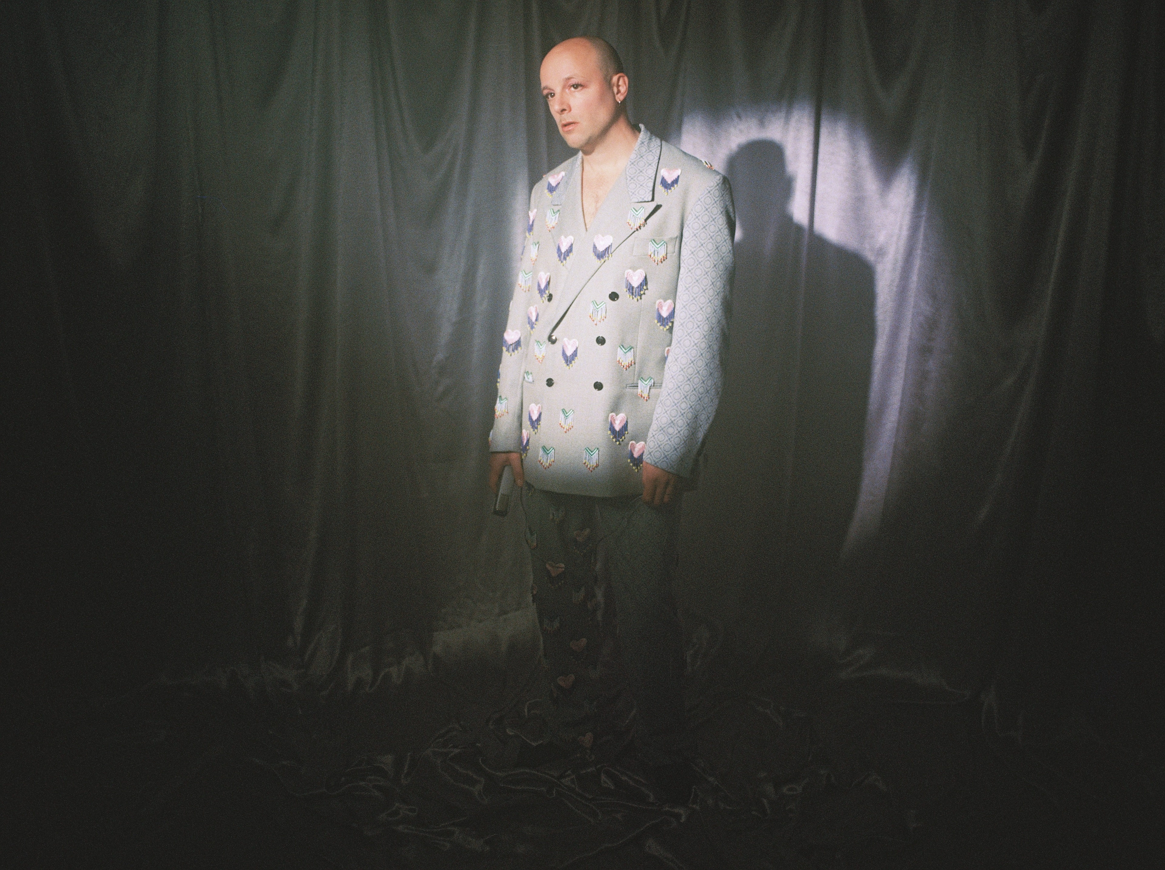 Johannes Verschaeve on set for music video 'Apparaat', directed by Olivier De Vos & Jana Van Brussel