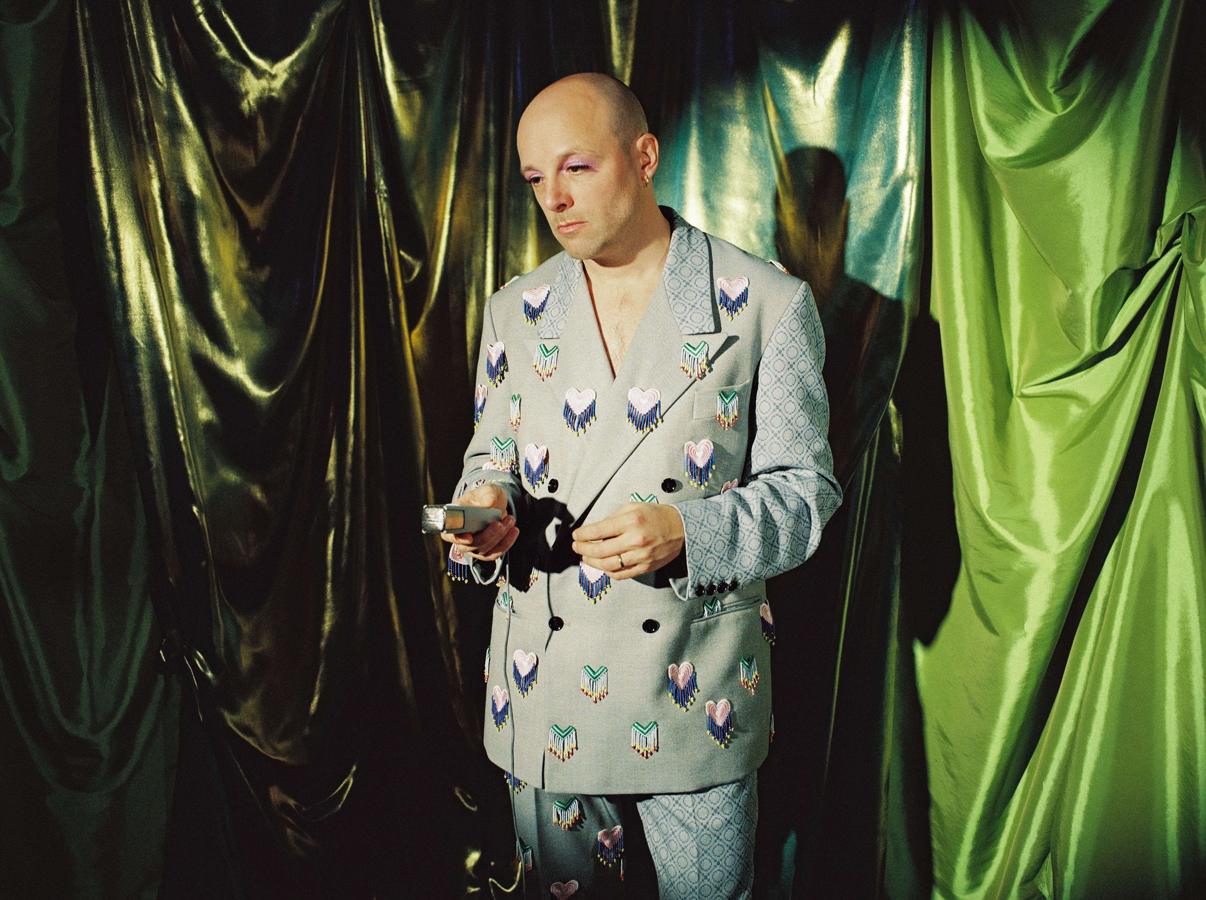 Johannes Verschaeve on set for music video 'Apparaat', directed by Olivier De Vos & Jana Van Brussel