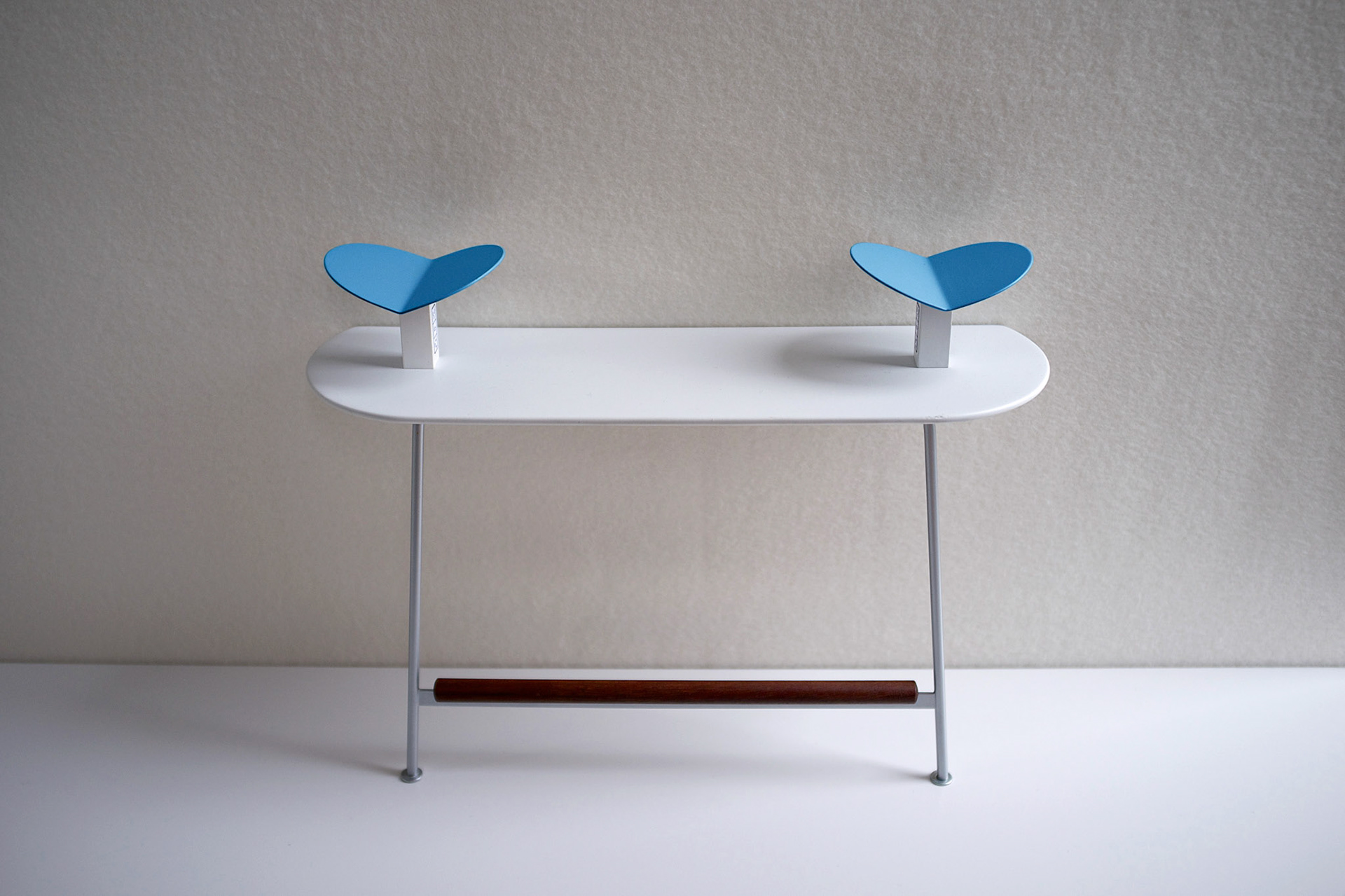 Study for a digital charging and stand-up working surface. 2012.