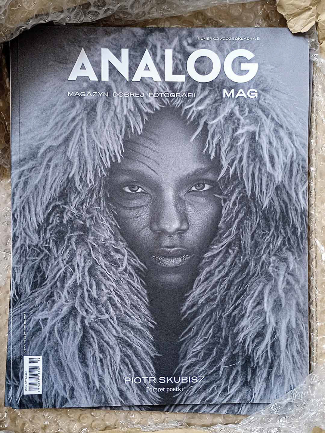 Cover of ANALOG Mag #02/2025 featuring the photograph "Gaze" by Piotr Skubisz