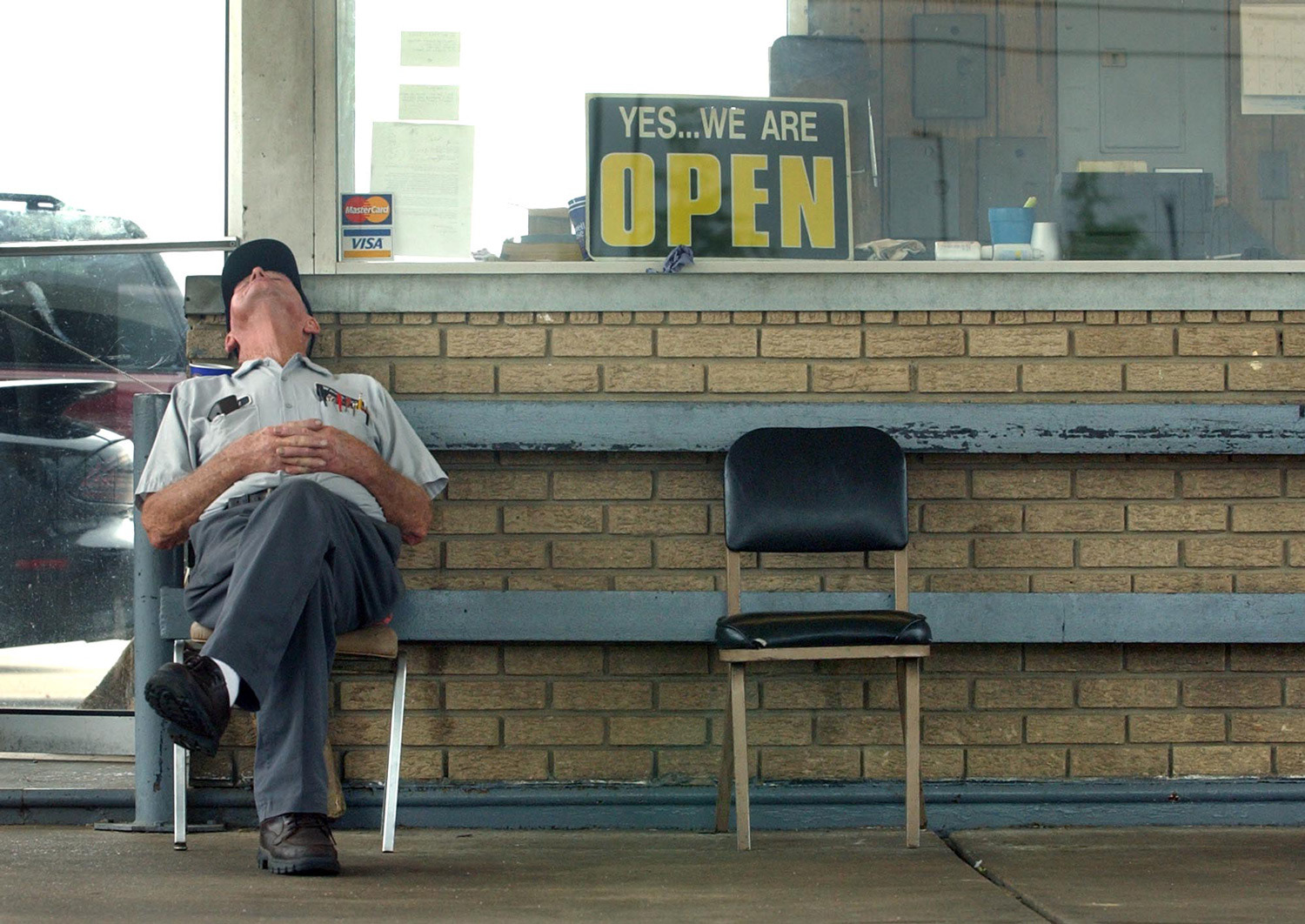 Full service station