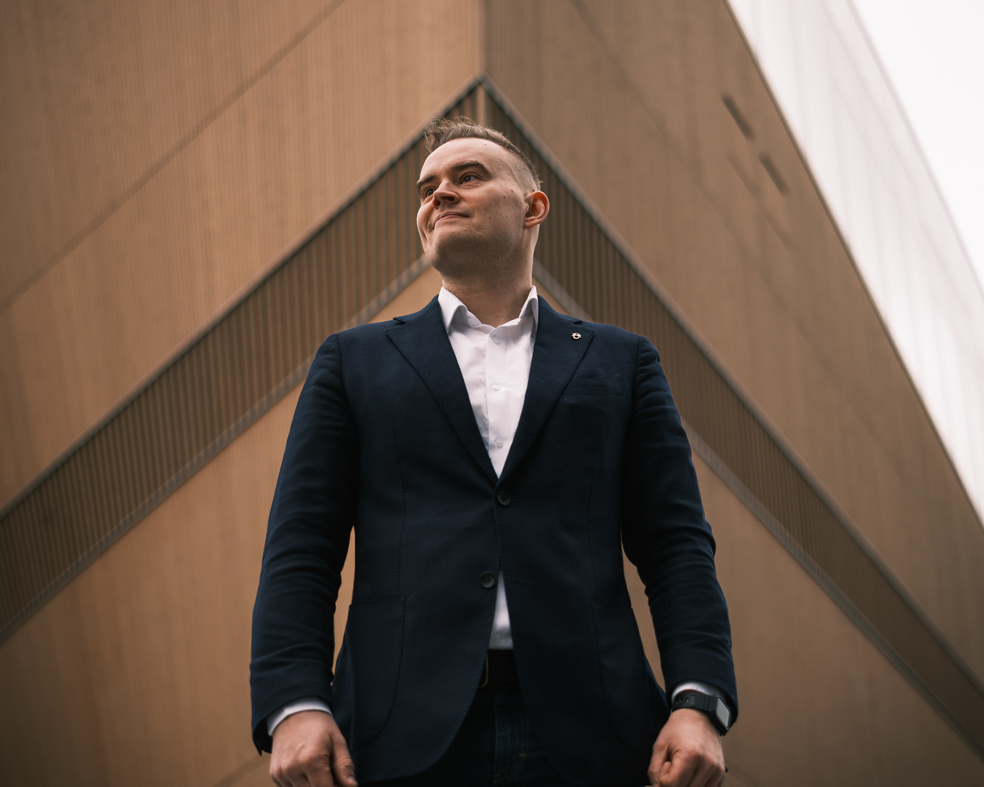 Atte Harjanne tavoittelee Helsingin pormestarin tehtävää vuoden 2025 kuntavaaleissa. Harjanne on vihreiden kärkiehdokas tilanteessa, jossa SDP uhkaa vihreiden asemaa kaupungin toiseksi suurimpana puolueena.