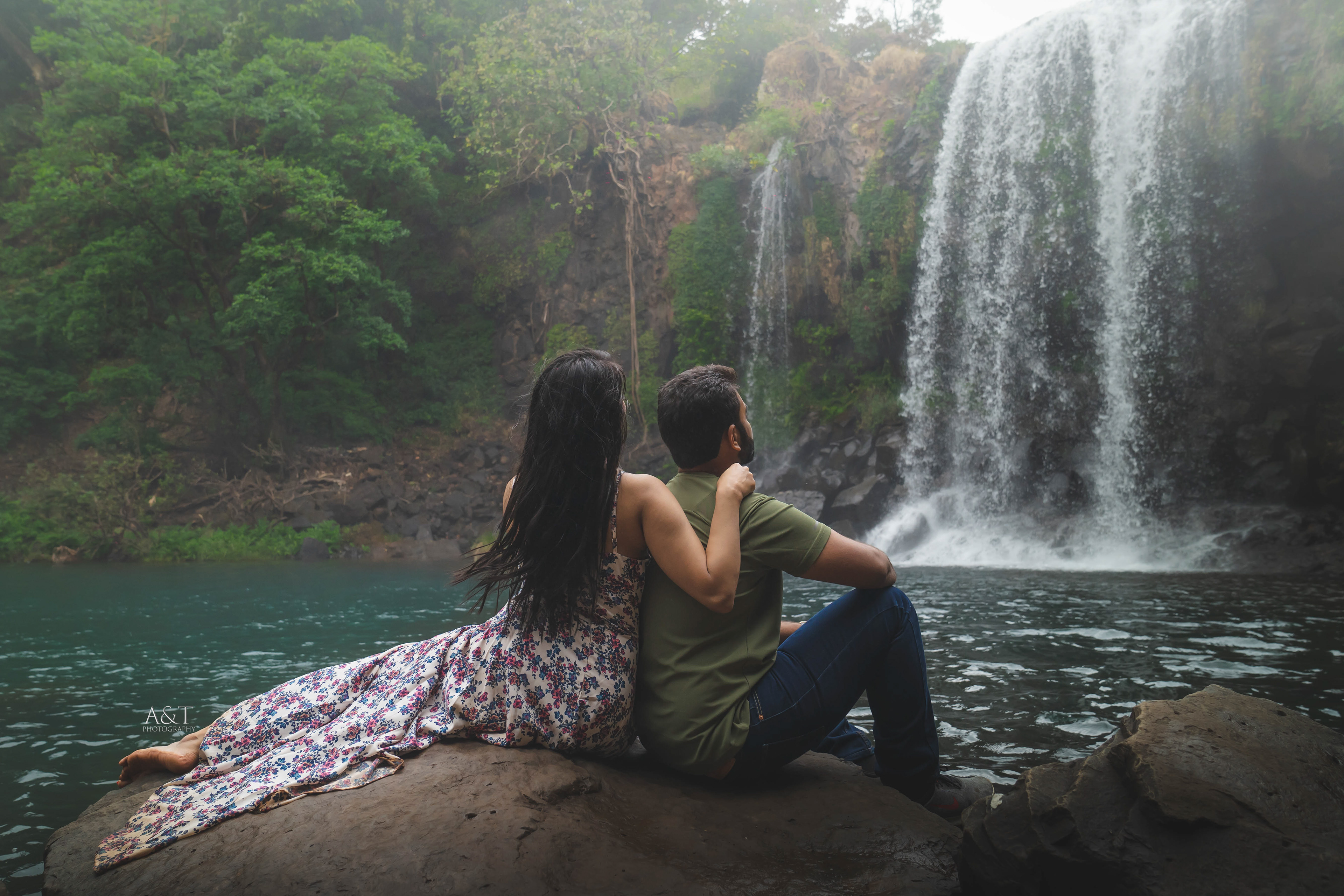 Best Monsoon Pre-wedding Photoshoot near waterfall in Satara