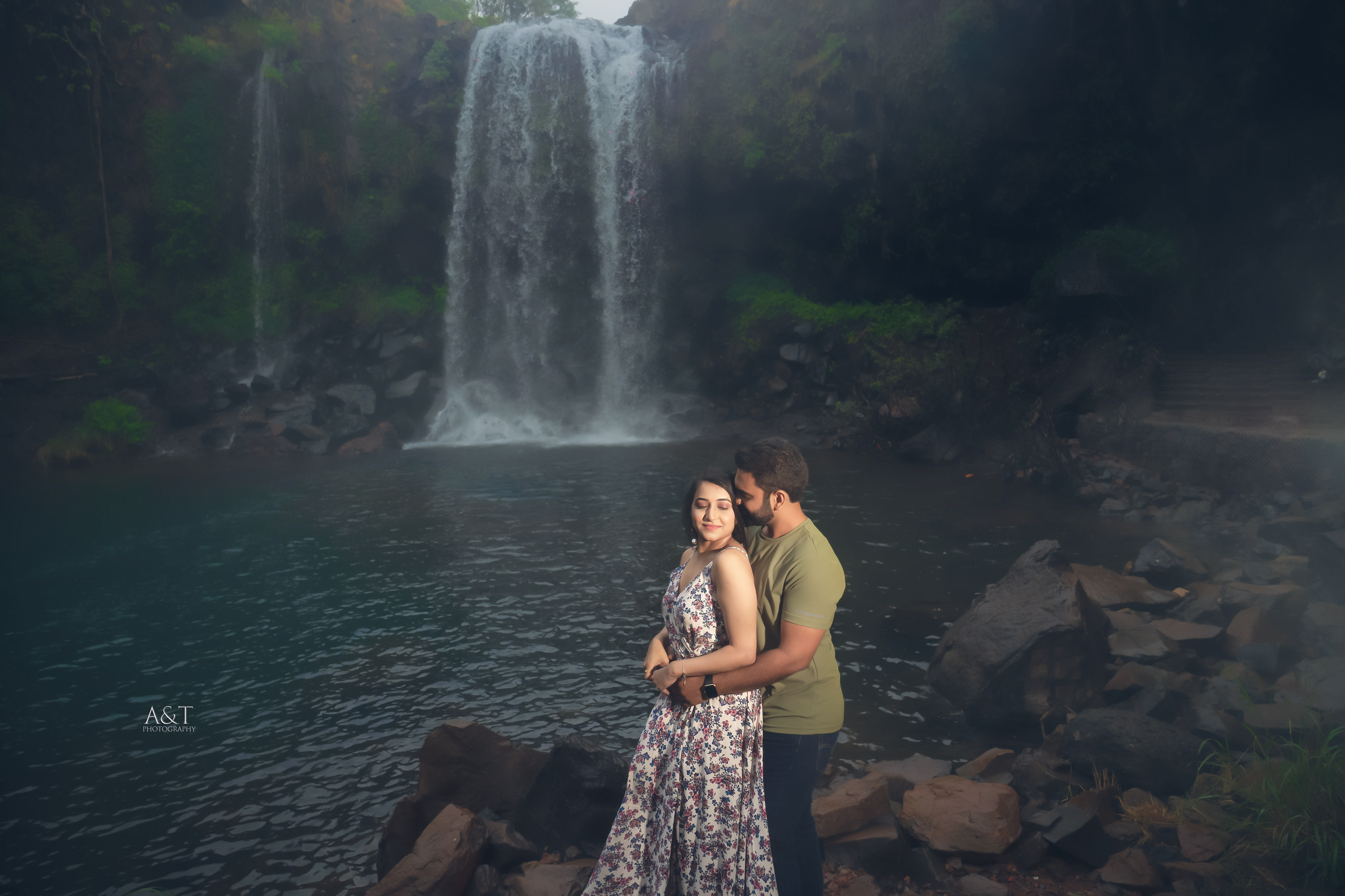 Mesmerising Pre-wedding Shoot of Pratik and Poonam at Waterfall in Maharastra captured amazingly by A&T Photography