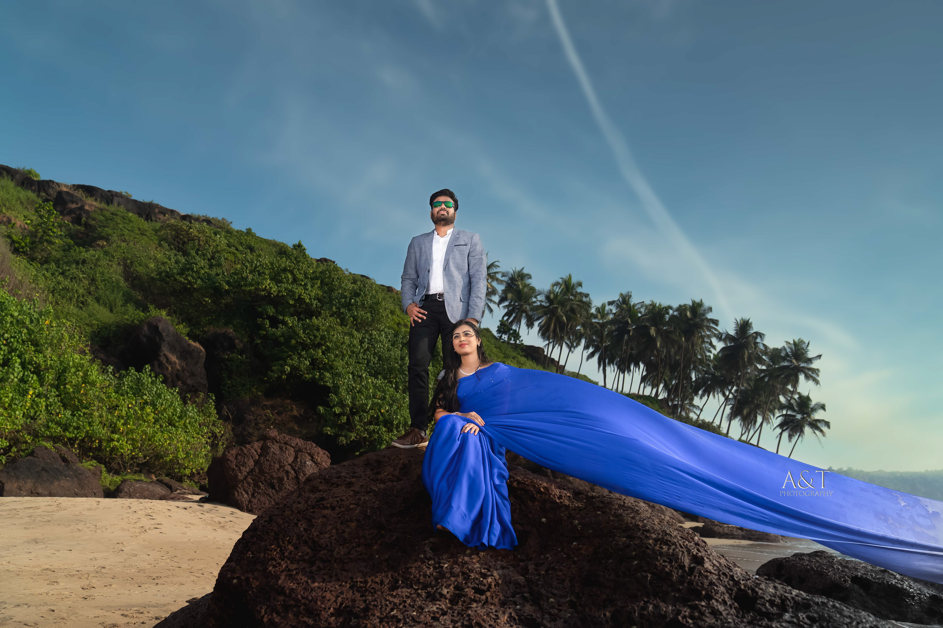 Blue flowing saree of Manasvi creating dramatic effect to this beautiful pre-wedding picture on serene beach of Goa