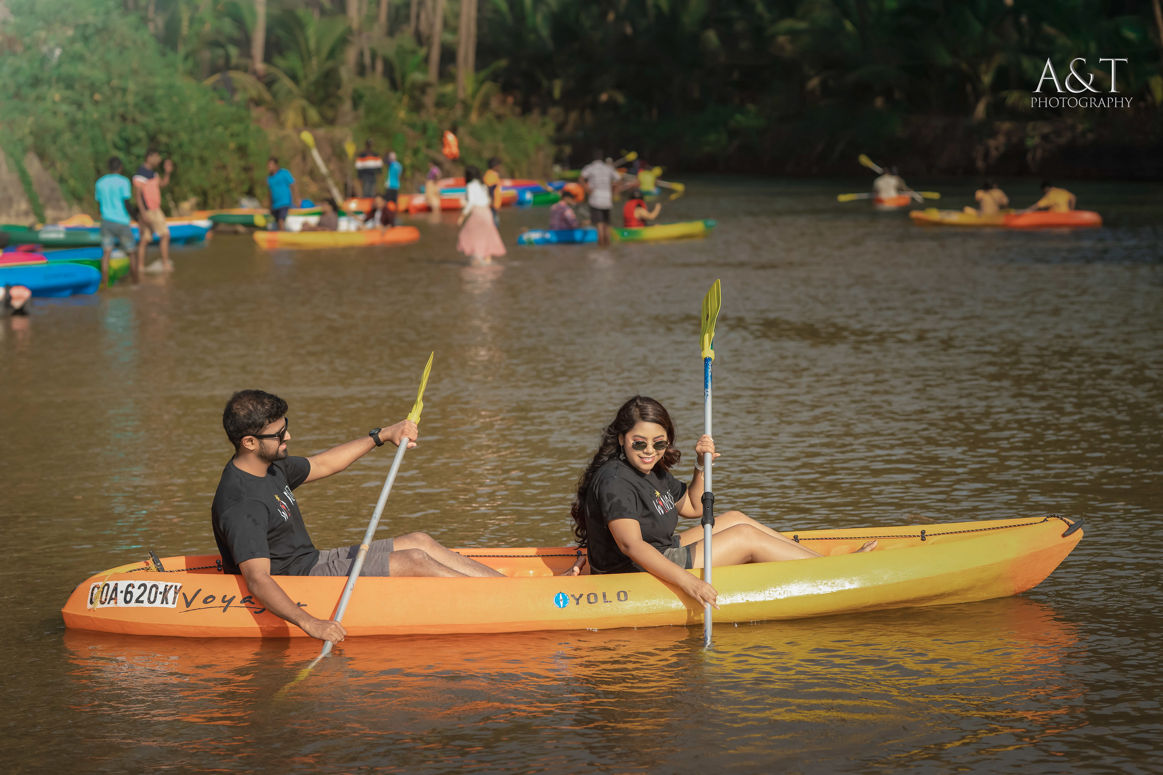 Couple Doing kayaking in Goa for their pre-wedding shoot covered by A&T Photography who are best wedding photographers in goa
