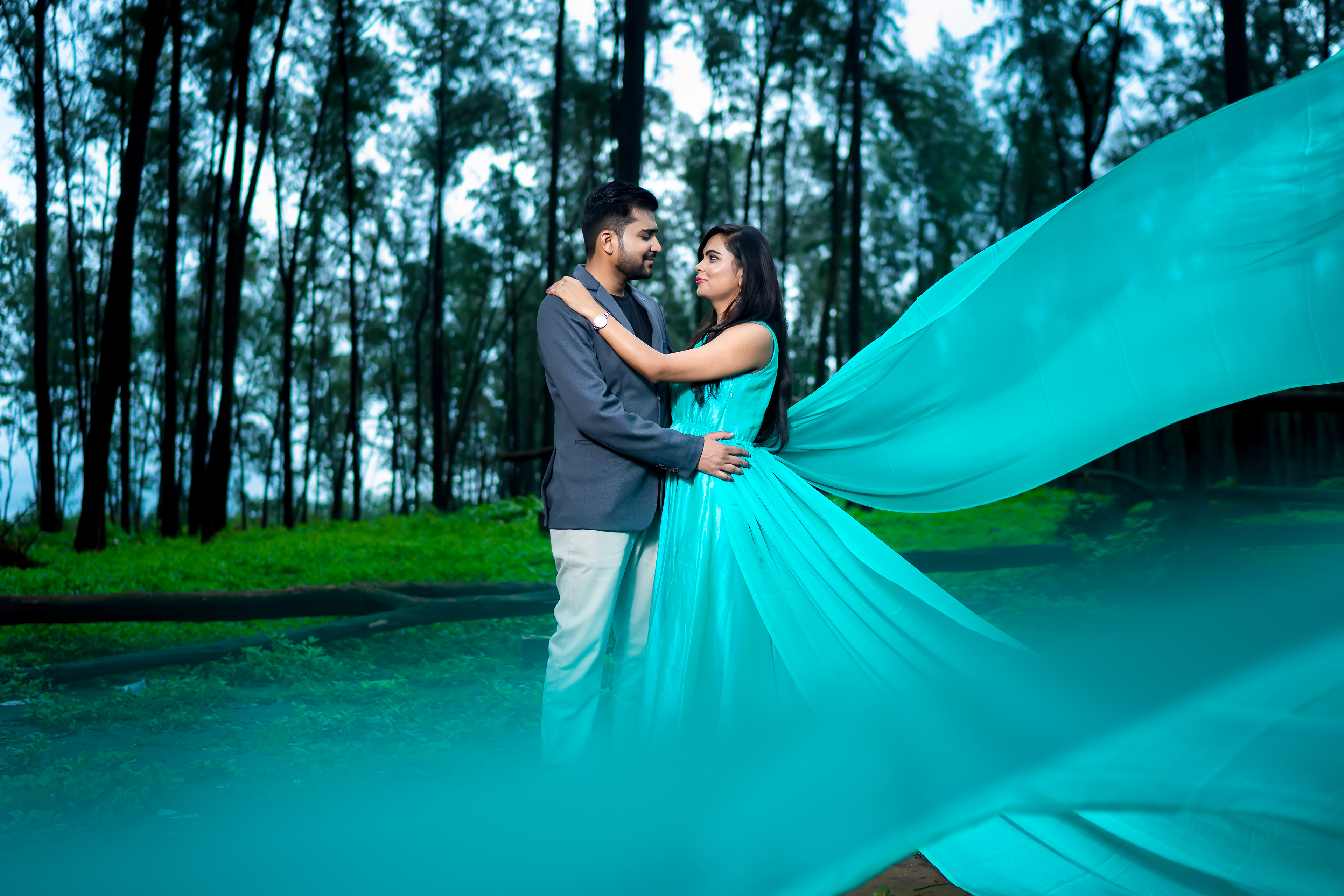 Flowing Dress of Bride adding extra drama in this amazing monsoon prewedding by A&T Photography
