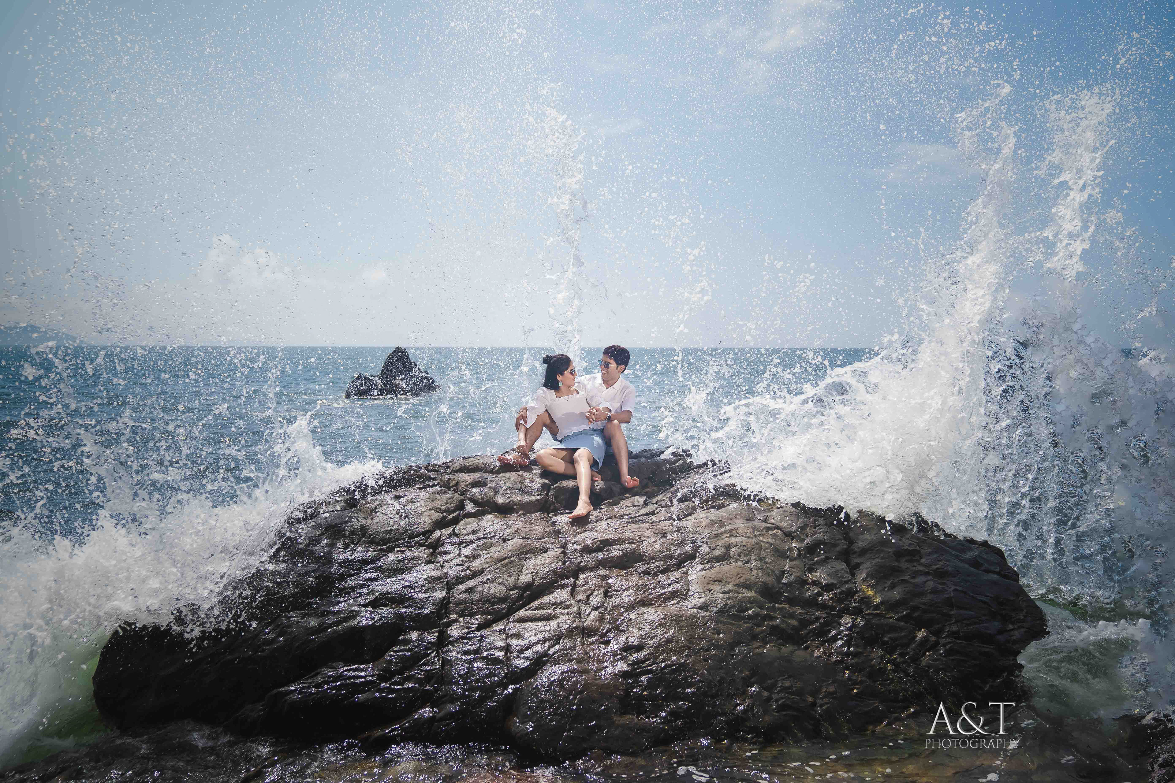 Breathtaking pre-wedding shot by A&T Photography at Goa