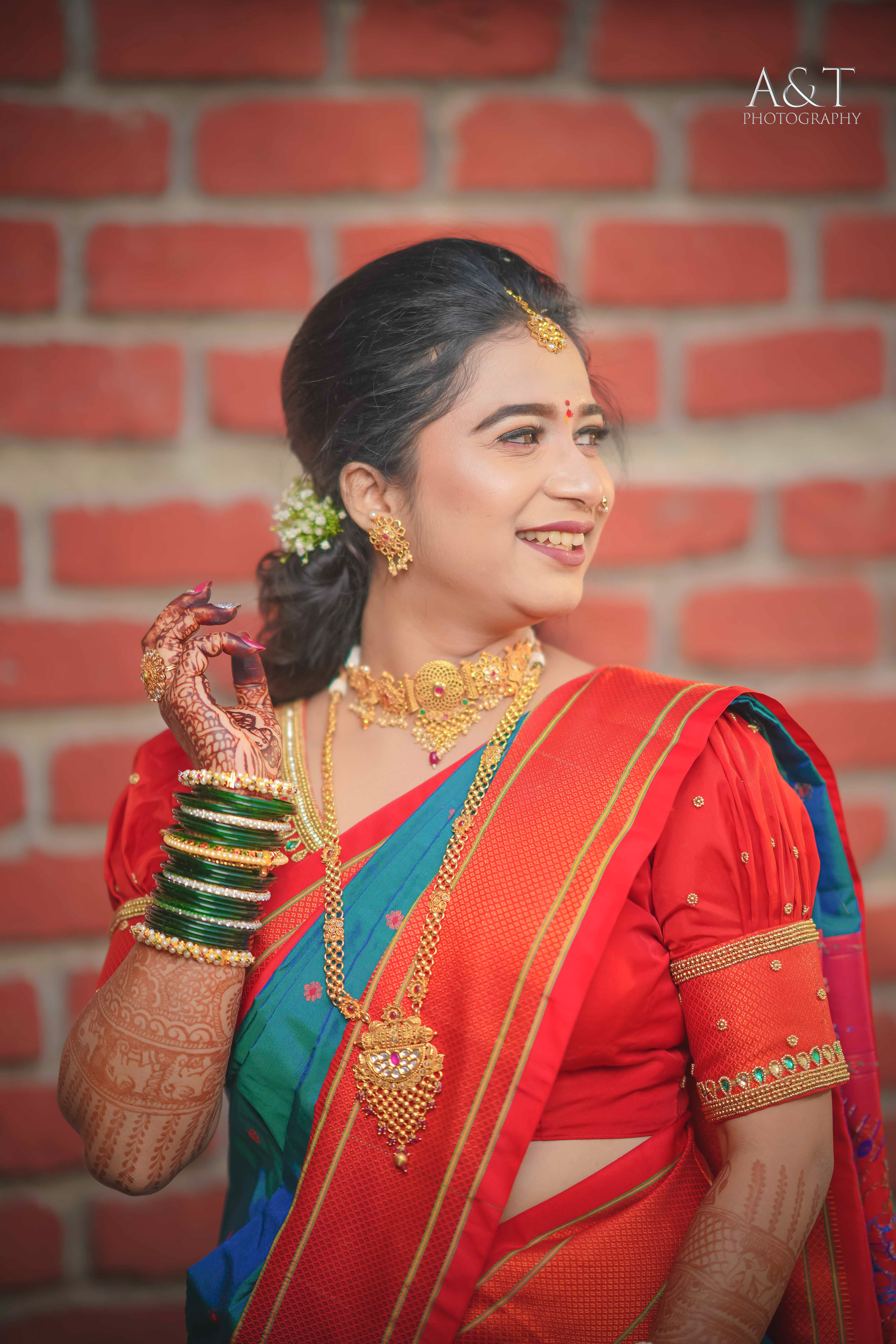 Graceful Maharashtrian bride photographed by A&T Photography
