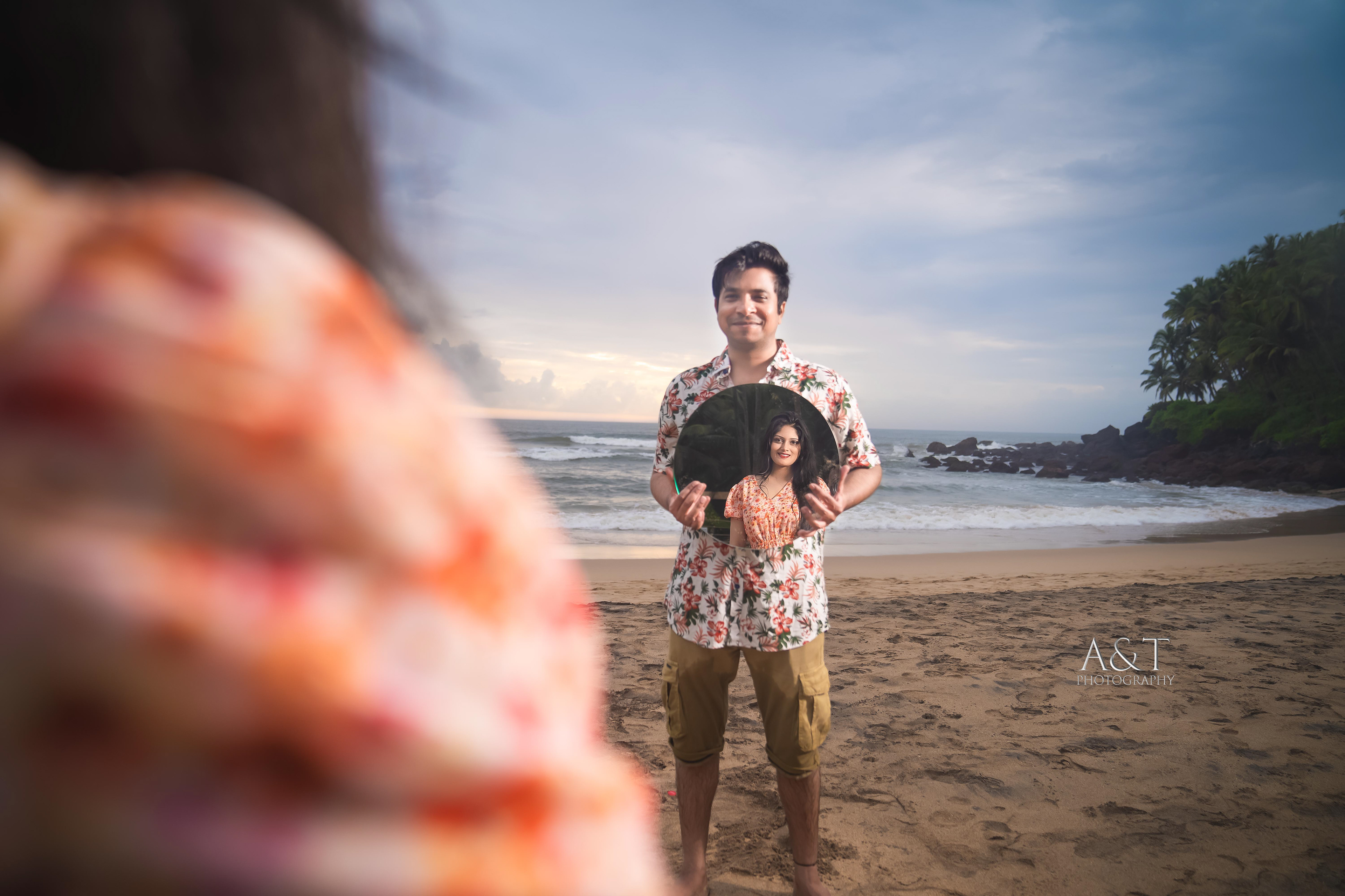 Best Pre-wedding Photographer in Goa used mirror as prop in beach shoot of couple