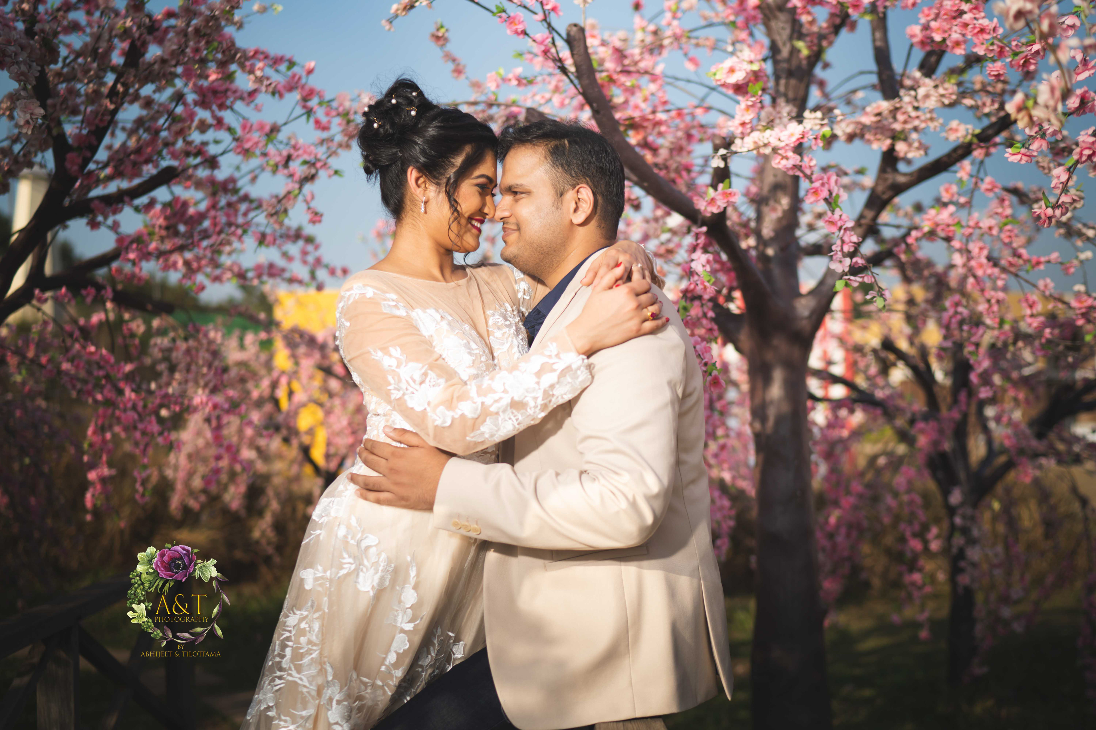 Captivating Prewedding Location: Vintage Streetscape in Mumbai's Sets in the City