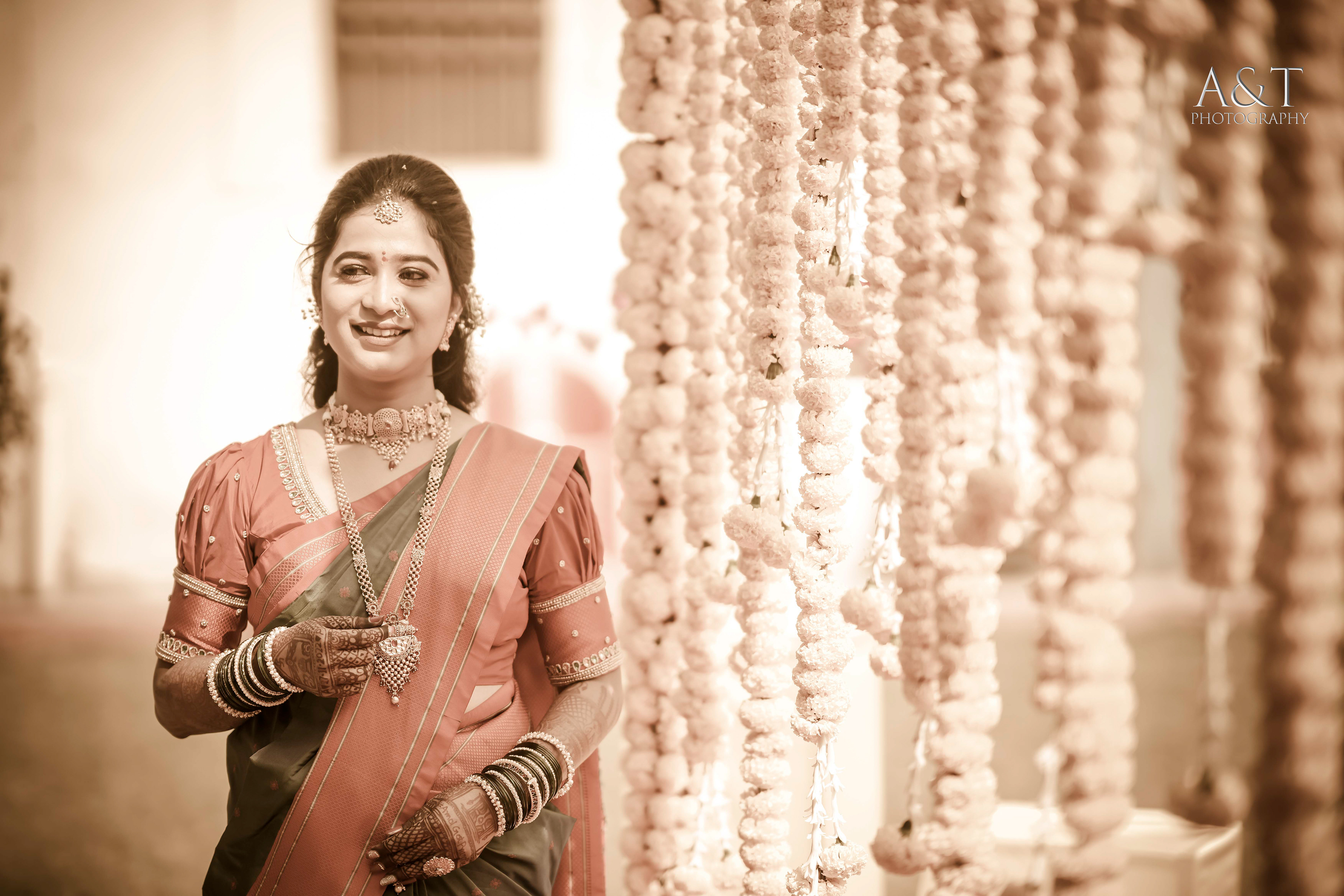 Traditional Maharashtrian bride beautifully photographed by wedding photographer in Pune and Mumbai| A&T Photography