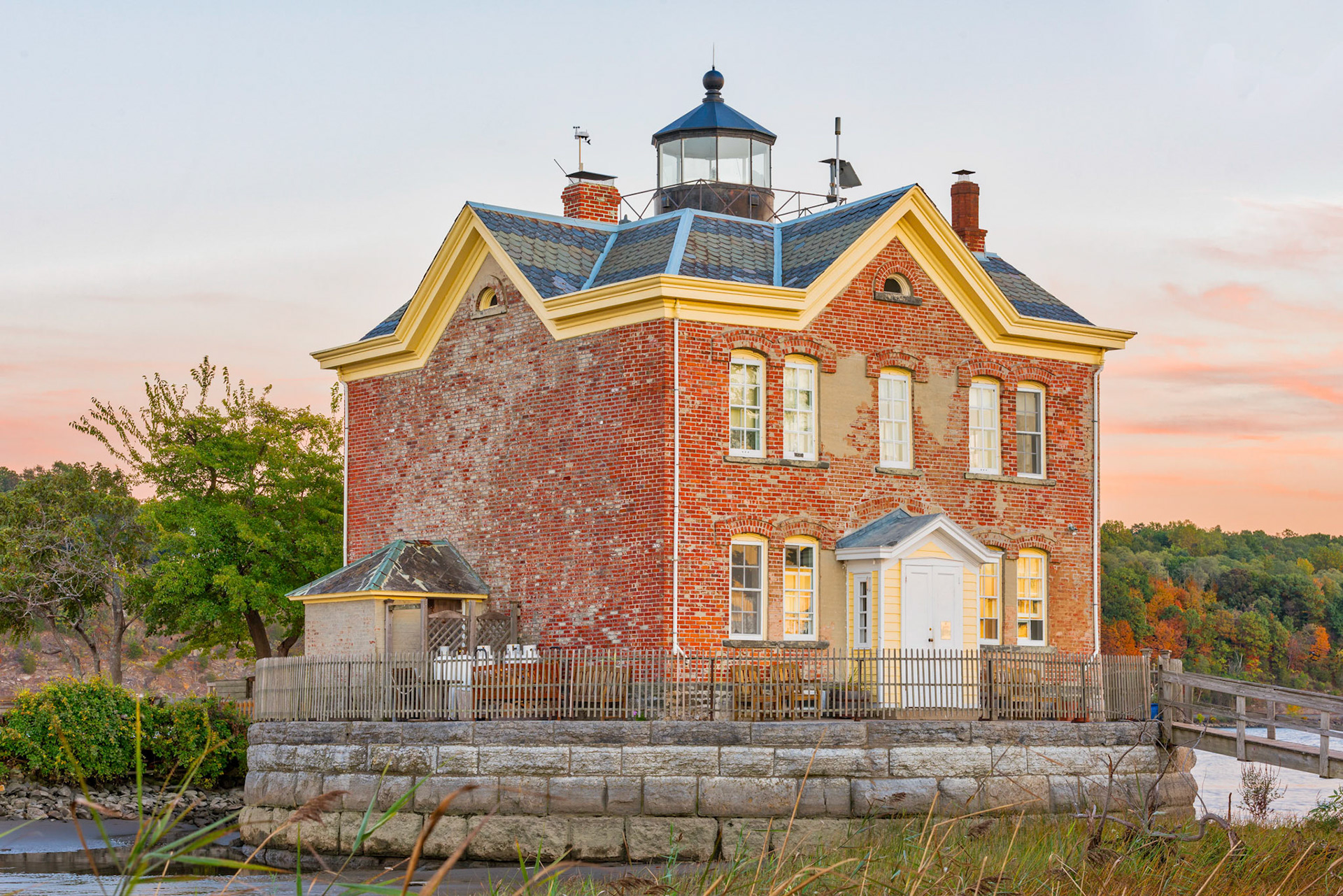 We were racing the clock to get to Saugerties Light before sundown, having spent the afternoon at the Roosevelt Library at Hyde Park. When we got there, we still had to hike the half-mile trail to the light. We missed the sunlight shining directly on the lighthouse but did get the salmon glow of the clouds in the east at dusk.Date: 12 October 2016Location: Saugerties, New York, United StatesOriginal resolution: 36 MPProcessing: Processed from RAW using MacPhun Luminar