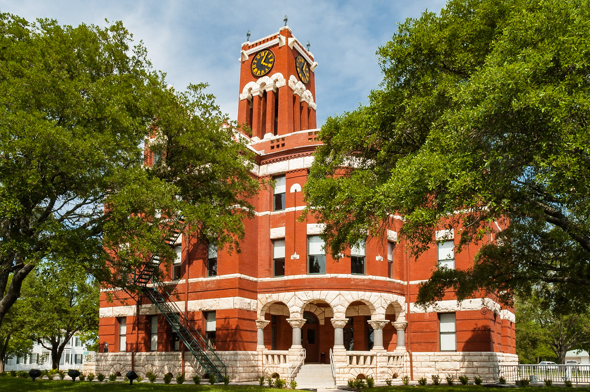 The Lee County courthouse in Giddings is one of many in Texas designed by architect James Riely Gordon. Built in 1899 and recently renovated, it is constructed of red brick trimmed with limestone in a Richardsonion Romanesque design.Date: 6 May 2005Location: Giddings, Texas, United StatesOriginal resolution: 6 MPProcessing: Processed from RAW using Adobe Photoshop Lightroom 6