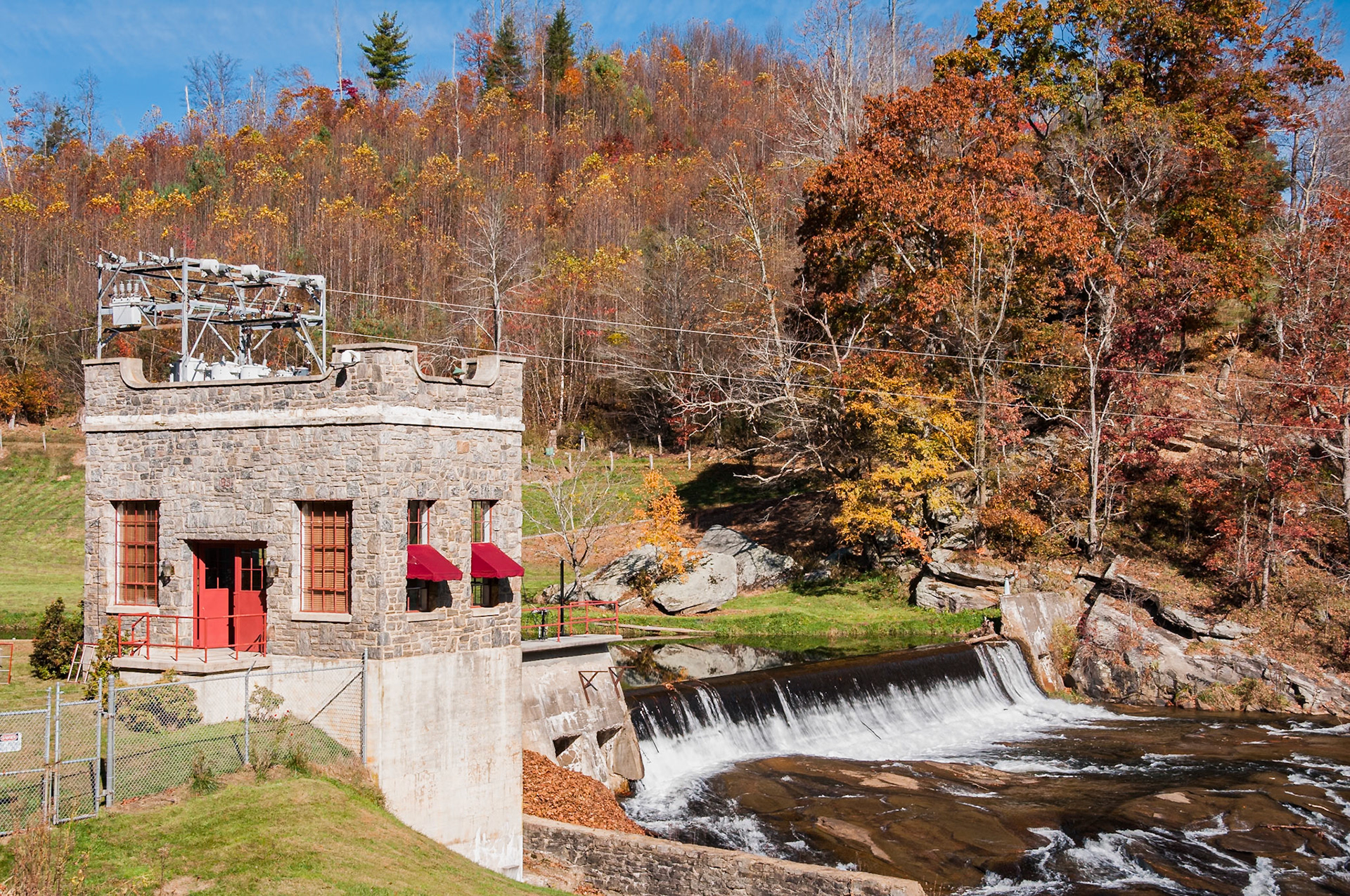 I had seen this small hydroelectric plant on the North Fork of the New River many years back, in the film days. I couldn't remember exactly where it was, but I knew what it was when we passed it on the highway.The powerhouse and dam were built in 1931. It has two Francis turbines producing a total of 200 kW of power. The power is supplied to the local electric cooperative.Date: 23 October 2012Location: Warrensville, North Carolina, United StatesOriginal resolution: 12 MPProcessing: Processed from RAW using Adobe Photoshop Lightroom 6