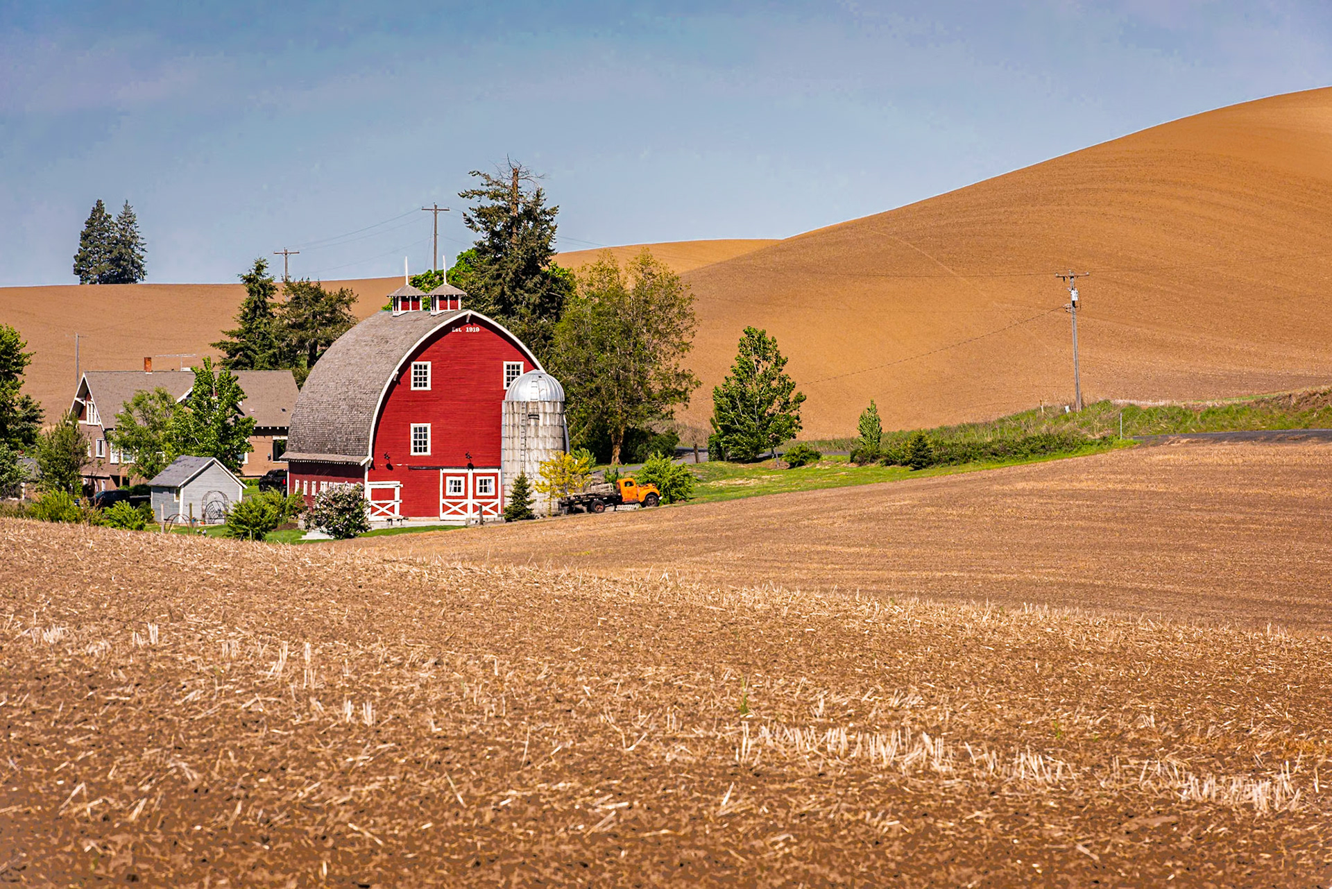 The Palouse Knot Barn is now a wedding venue, but when I took this photo, I think the barn was still known as the Heidenreich Dairy Barn. That was certainly the name I saw when I was scouting the area. Regardless, it is a well-known barn in the Palouse and has won awards for its restoration.I took a different angle for this shot than most people, who shoot from the Highway 272. I parked instead on Chicken Ranch Road and photographed across the field with a longer lens.Date: 23 May 2019Location: Colfax, Washington, United StatesOriginal resolution: 36 MPProcessing: Processed from RAW using Adobe Photoshop Lightroom Classic 9