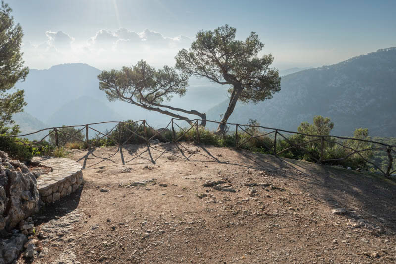 MOUNTAIN LOOKOUT - 40 backplates & 1 HDRI