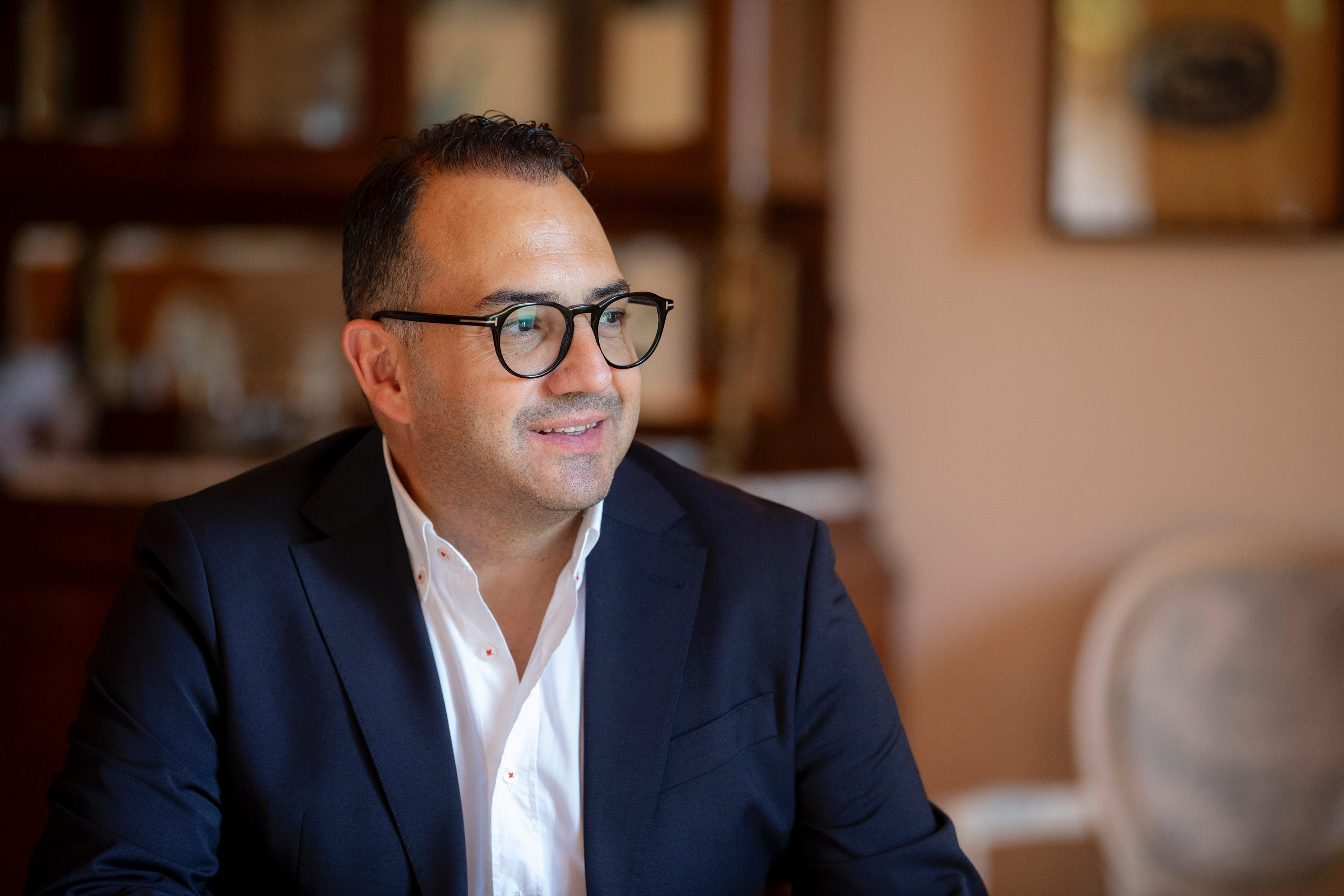 Dono da CV Music Portugal