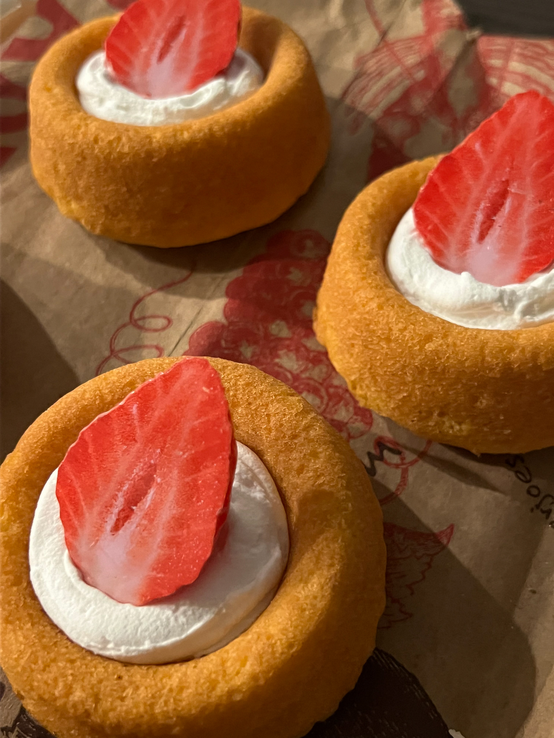 faux strawberry cakes