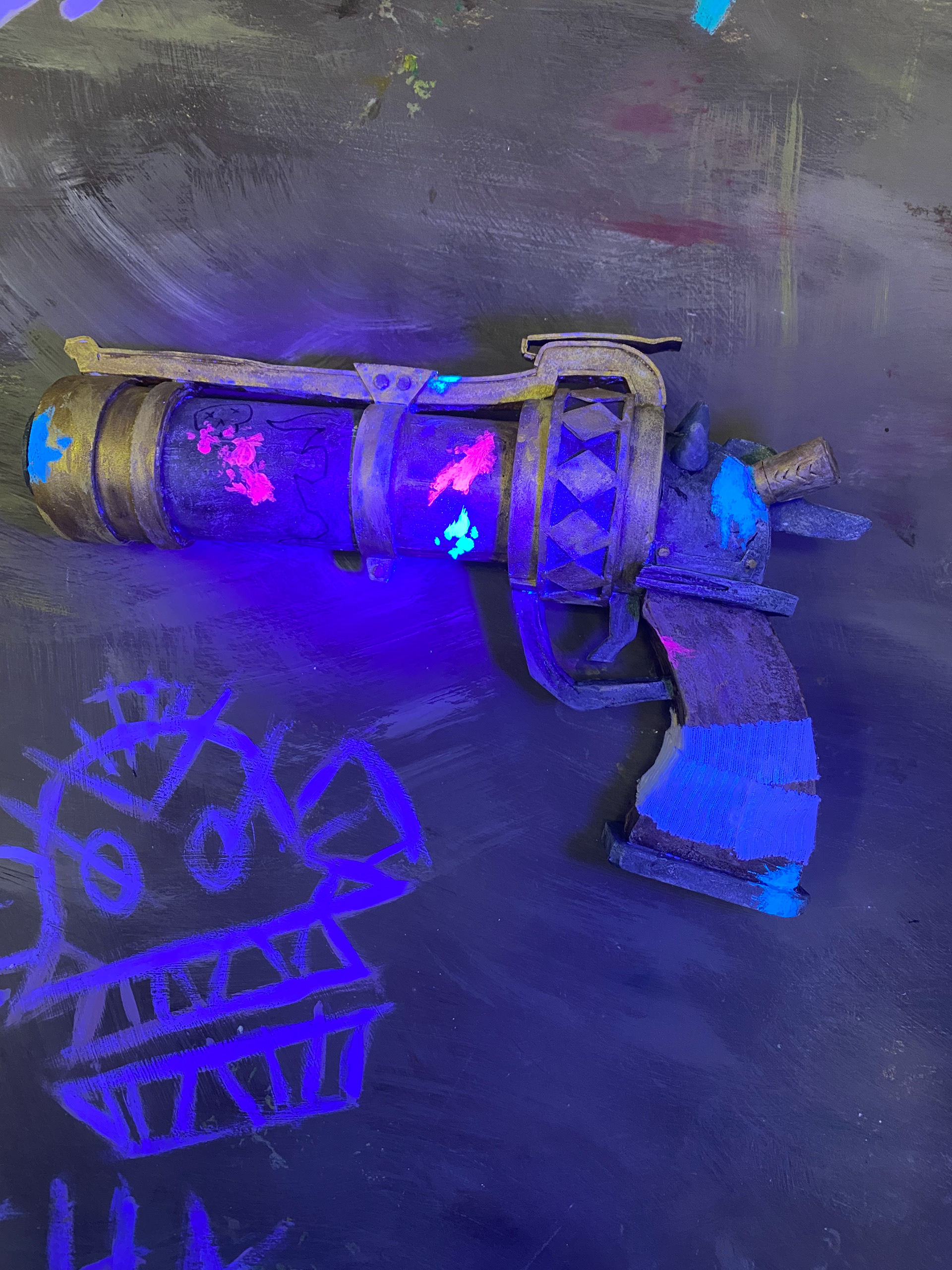 pow pow under UV light