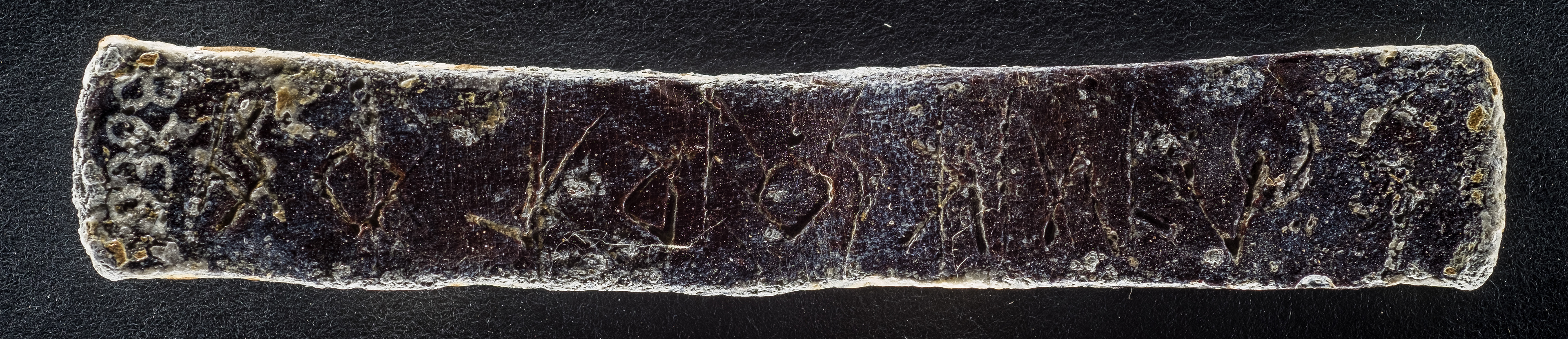 Lamelle de plomb gravée antique