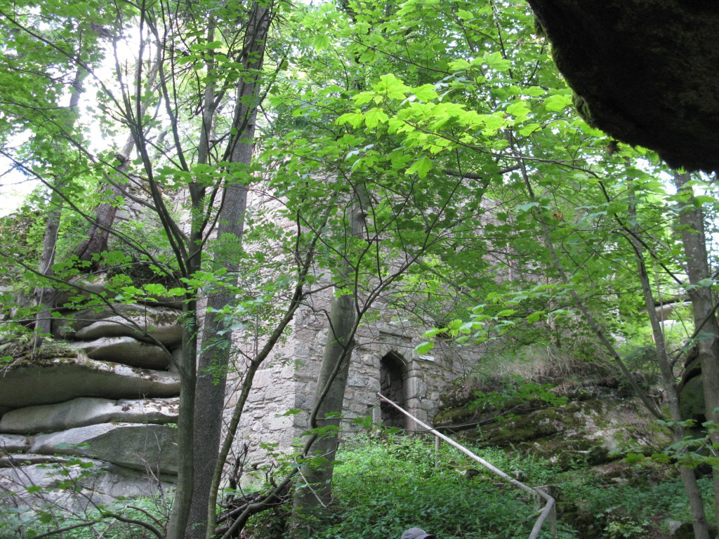 Die Ruine der einst stolzen "Westburg" ist heute Kulisse für die Festspiele.