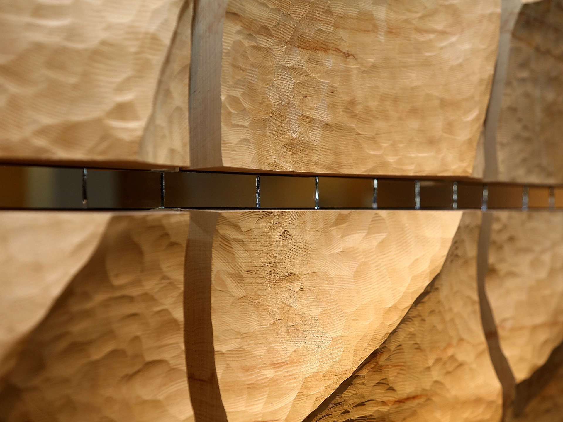 Mått ca. 180 x 90 x 6 cm.