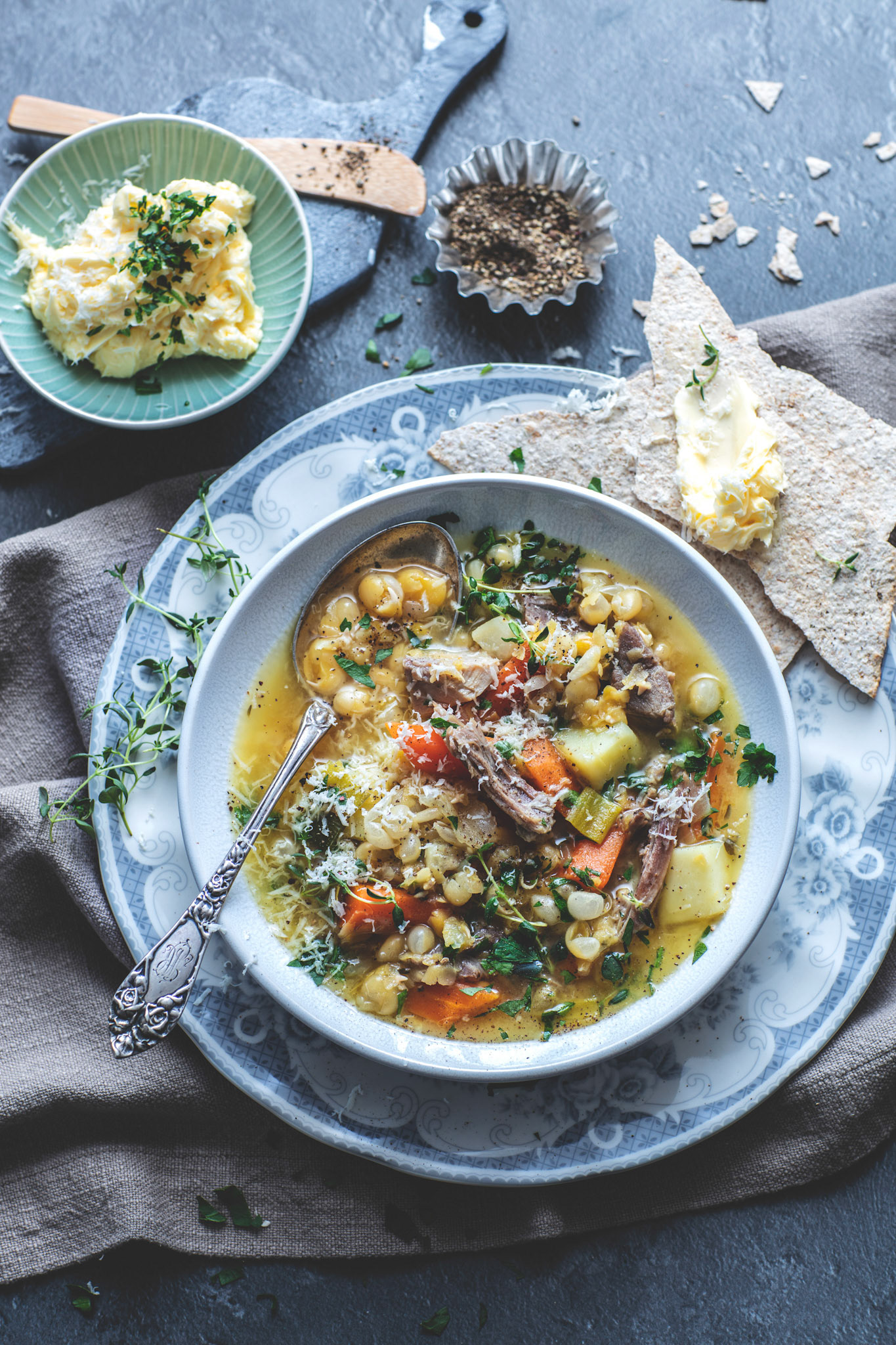 Ertesuppe med svineknoke retro look. Foto Stian Broch, godt.no, VG