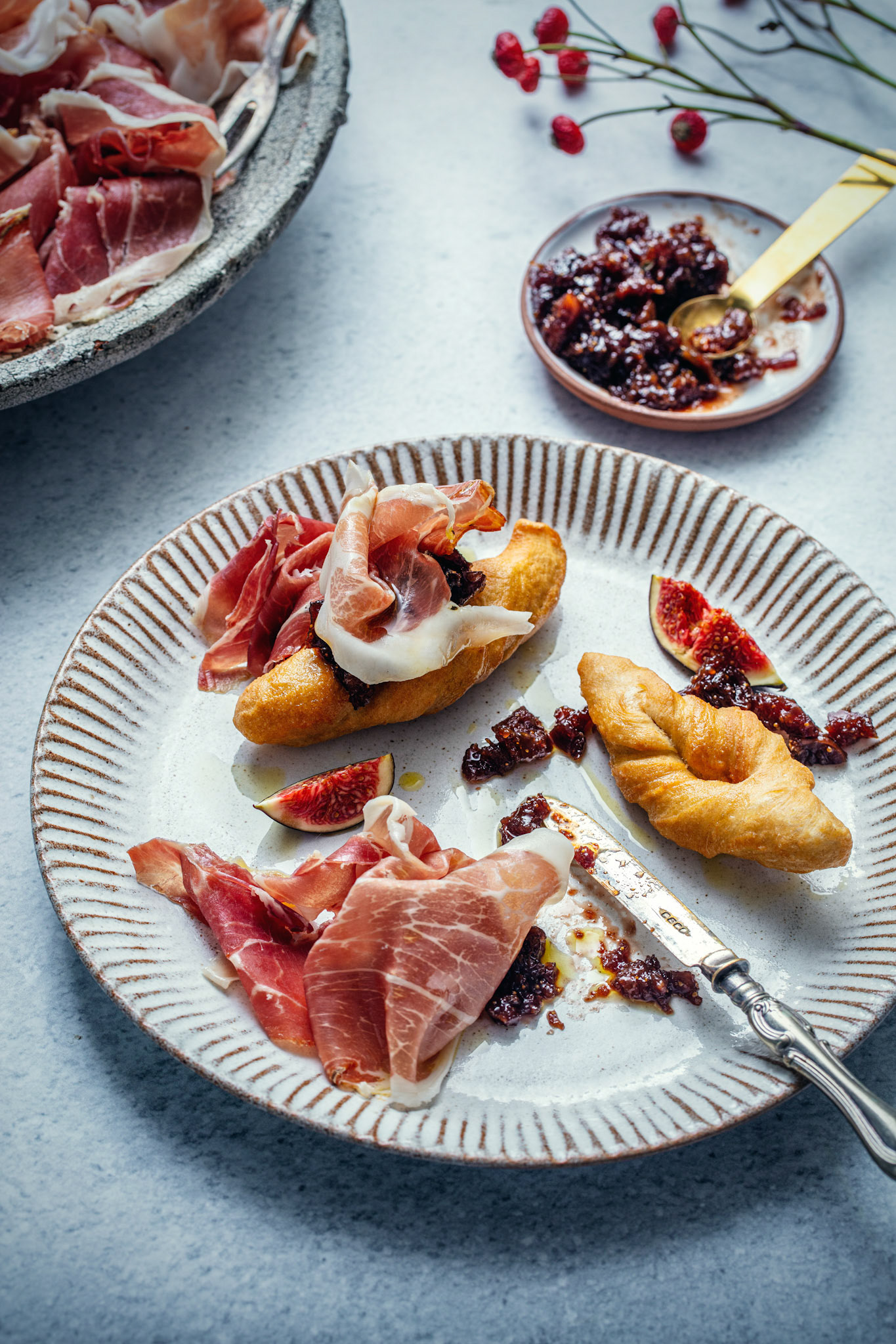 Tortefritta med spekeskinke og fikenmarmelade. Foto: Stian Broch, Godt, VG