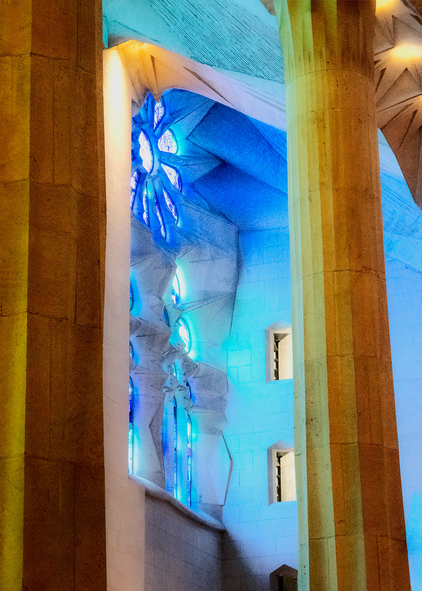 Barcelonaa-La Sagrada-blue window