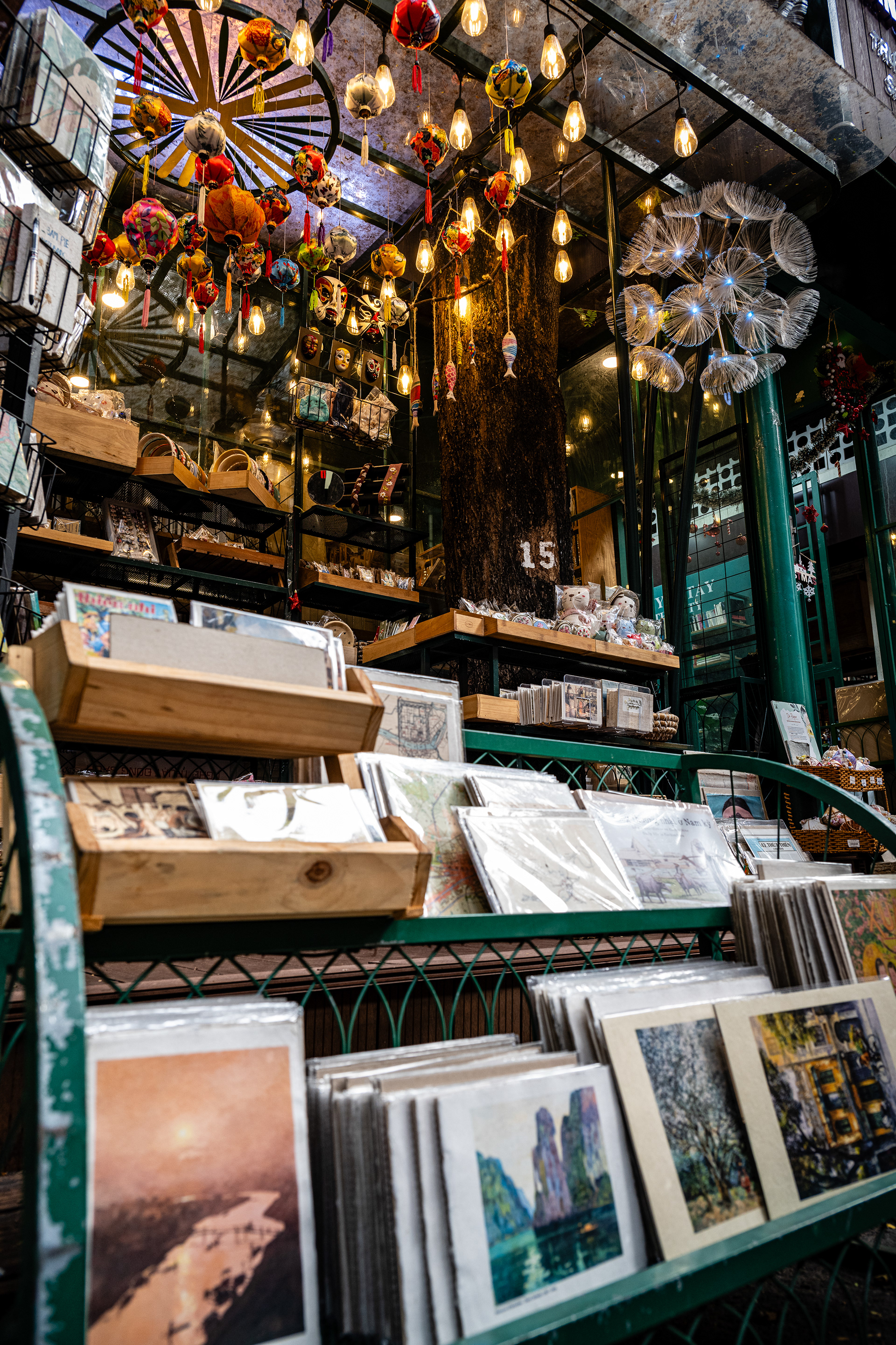 Une librairie sur la rue Nguyễn Văn Bình