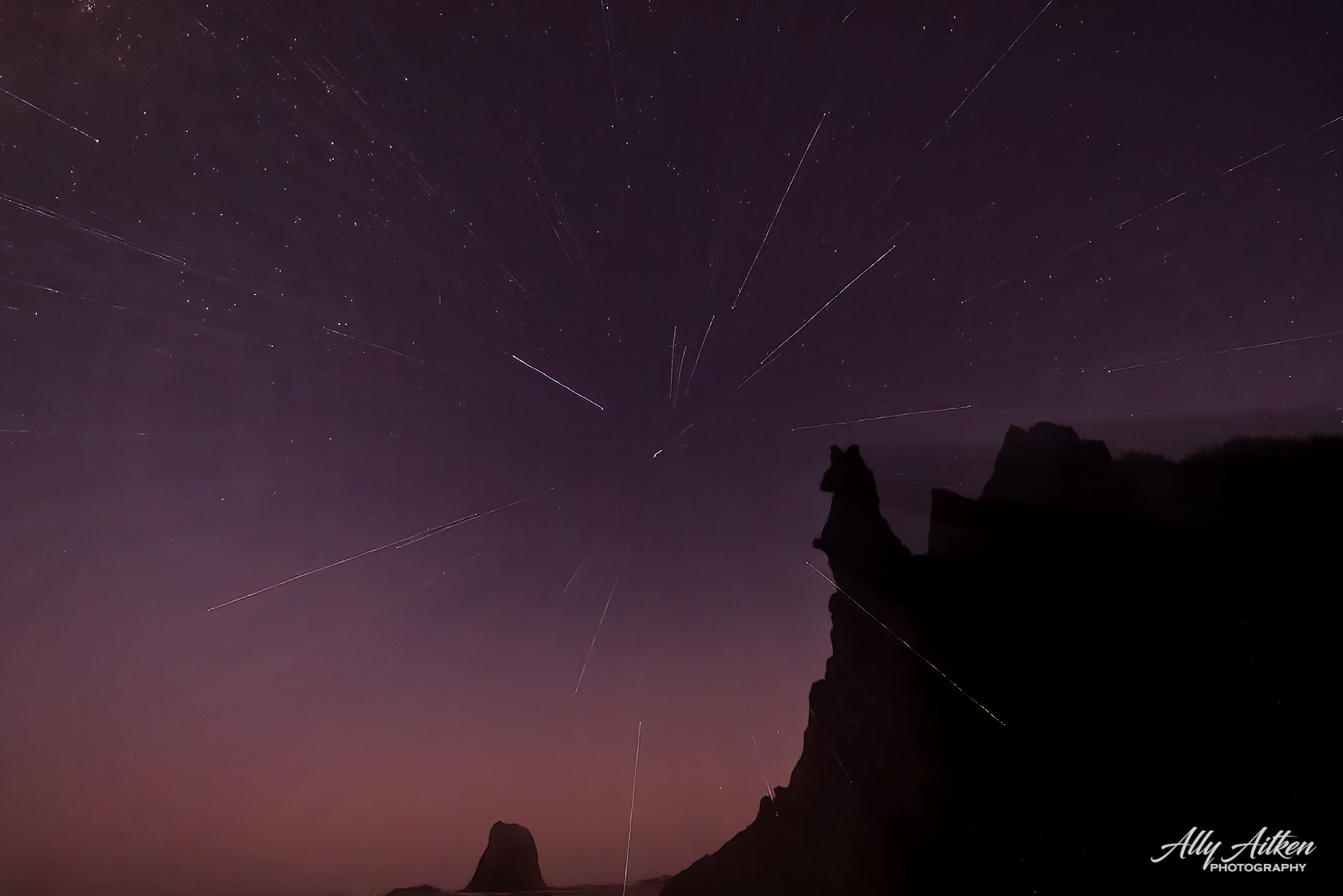 Zooming technique - Glasshouse Rocks at Night
