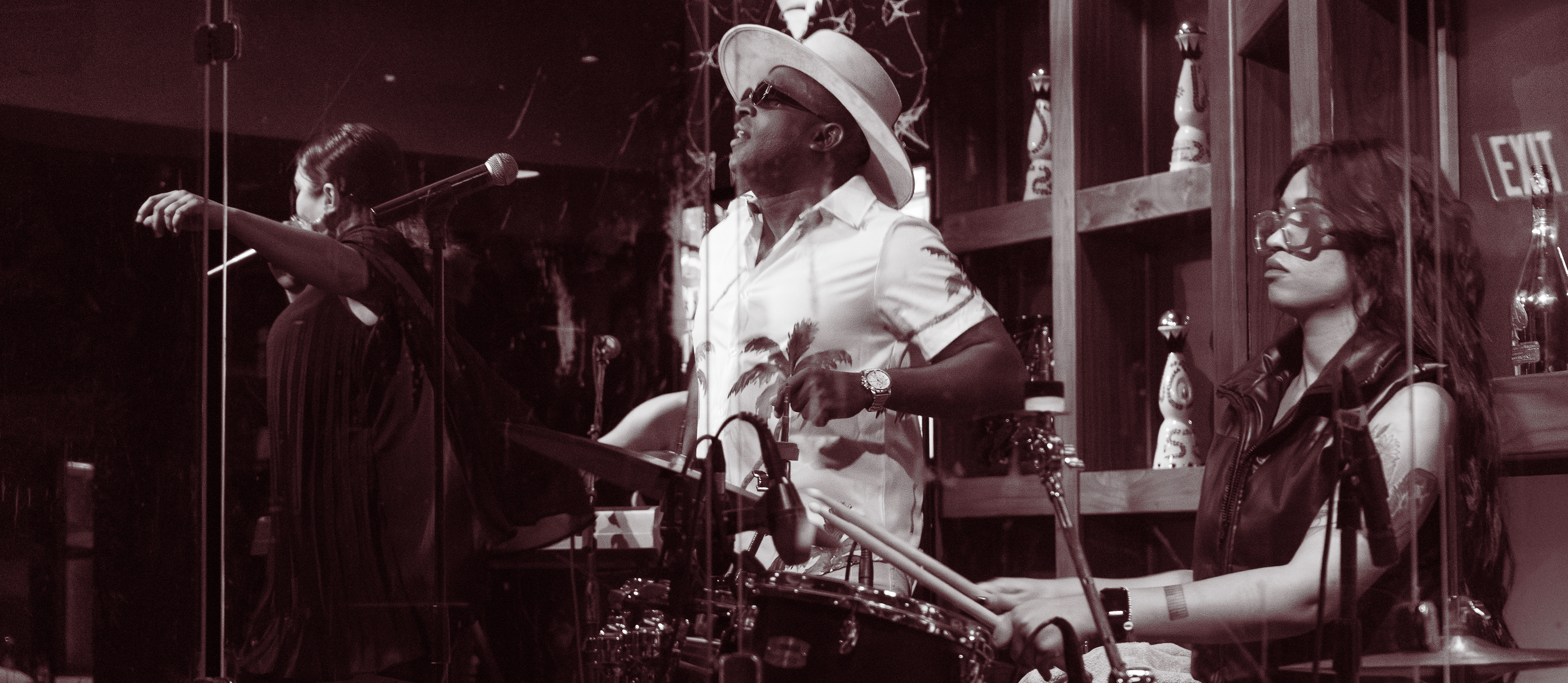 69mm  f/5.6  1/125 sec  ISO 10000