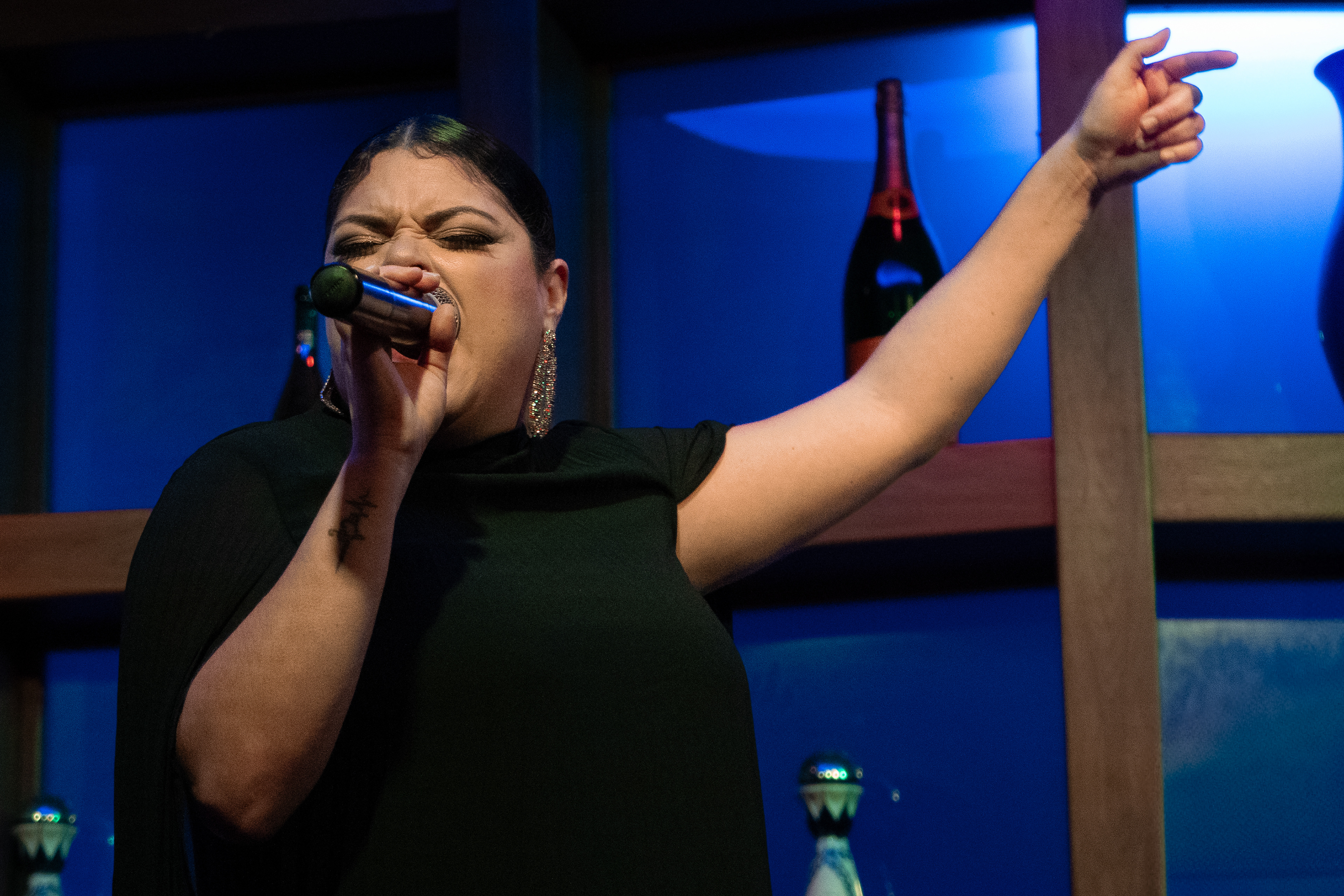 69 mm  f/5.6  1/125 sec ISO 10000