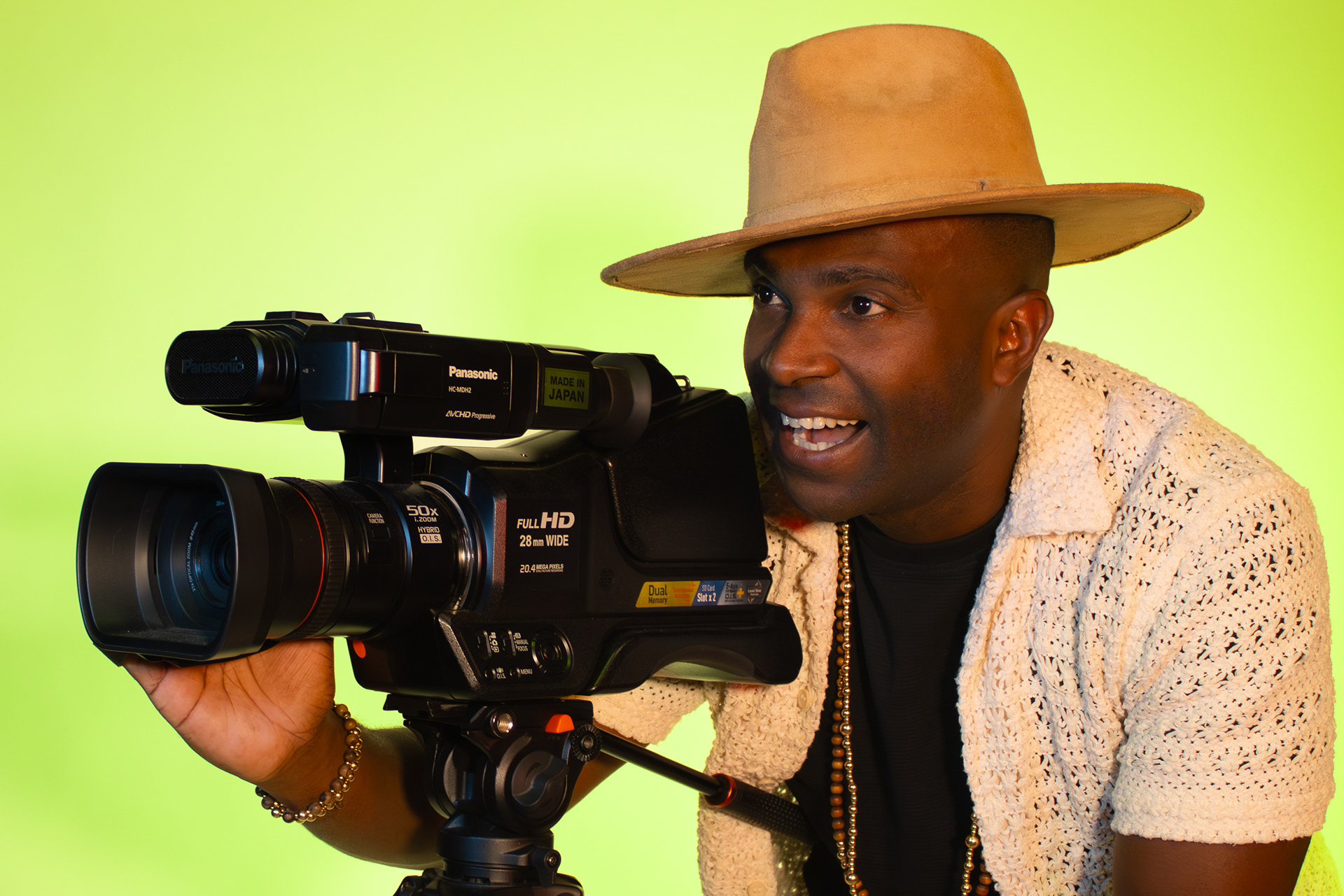 27 mm  f/4  1/100 sec  ISO 400 