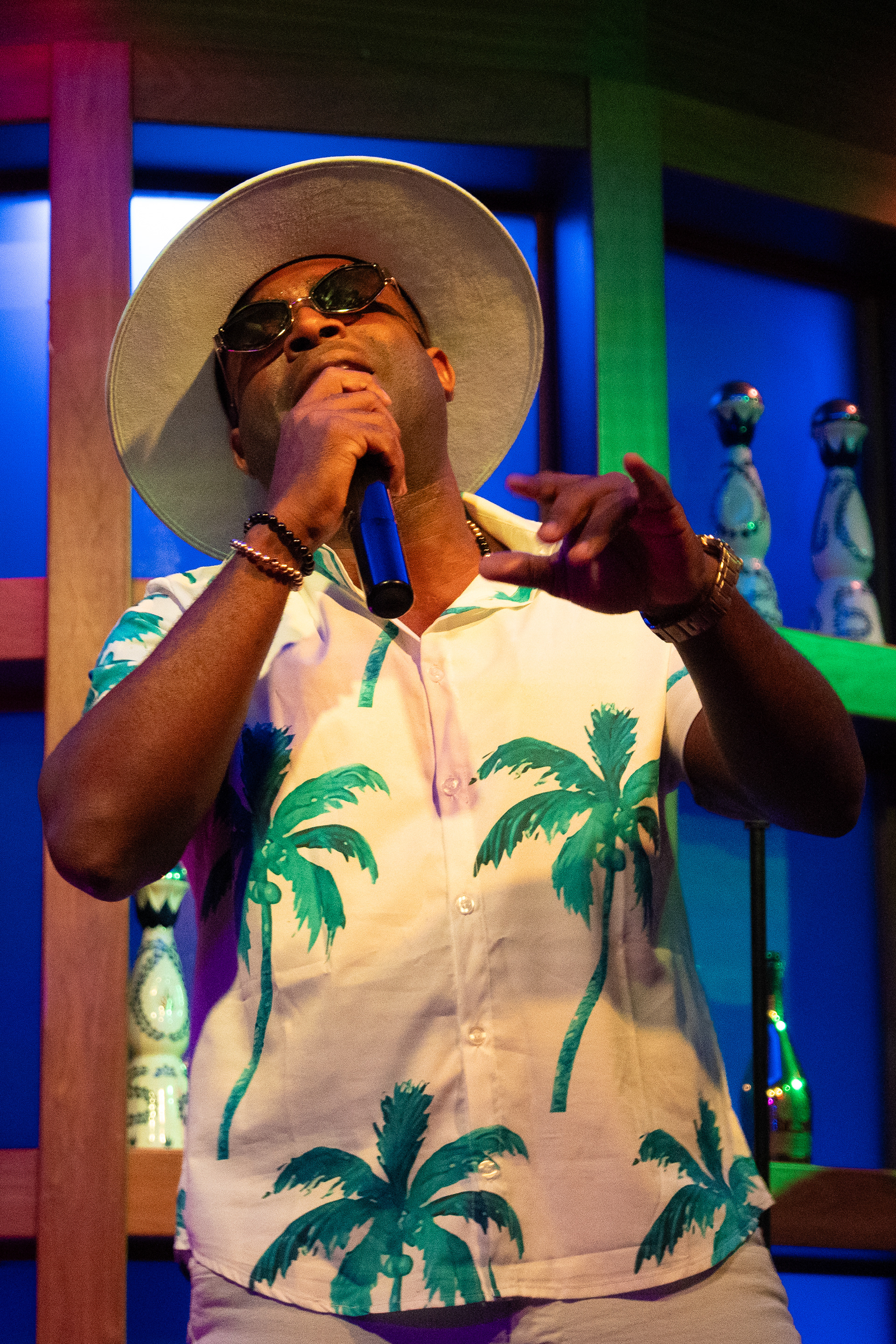 62 mm  f/5.6  1/125 sec  ISO 8000