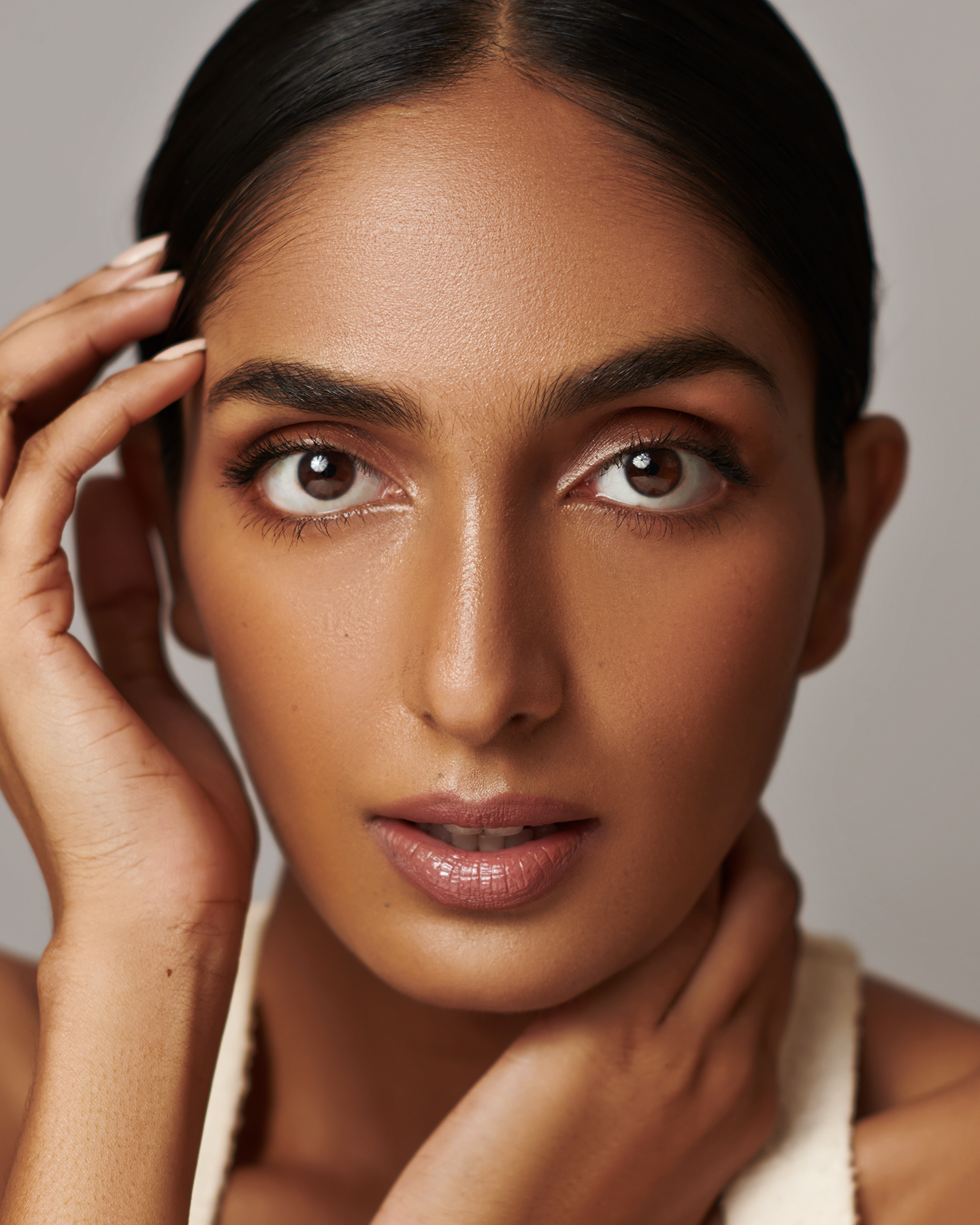 CLEAN AND DEWY SKIN FINISH