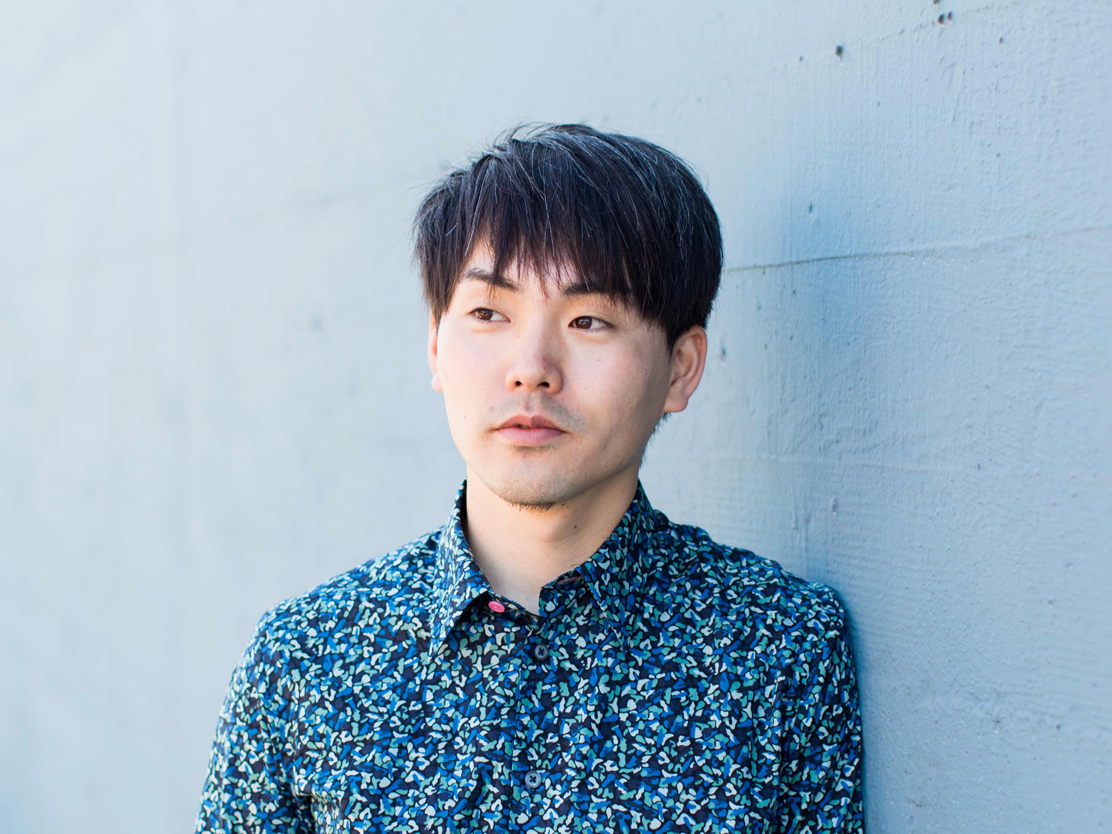 Takuma Nakata……インタラクションデザイナー。幼少期に南半球を転々と育ち、現在は京都を拠点にフリーランスの映像演出家/インタラクションデザイナーとして活動する。Adobe Creative Residency2019選出。巨大な映像インスタレーションを作る。