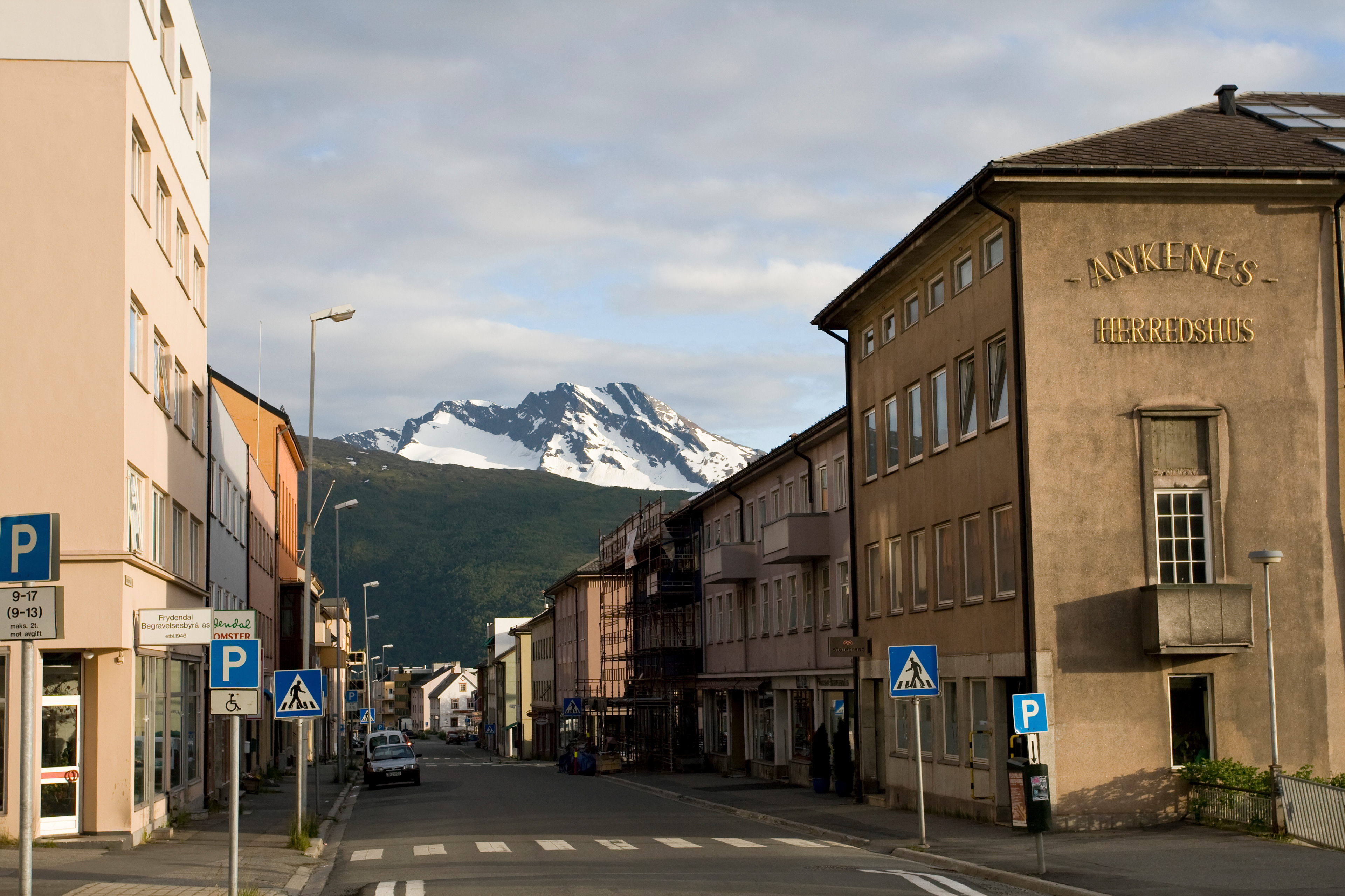 Central street in Narvik, with a snowy mountain in the background, July 2007.