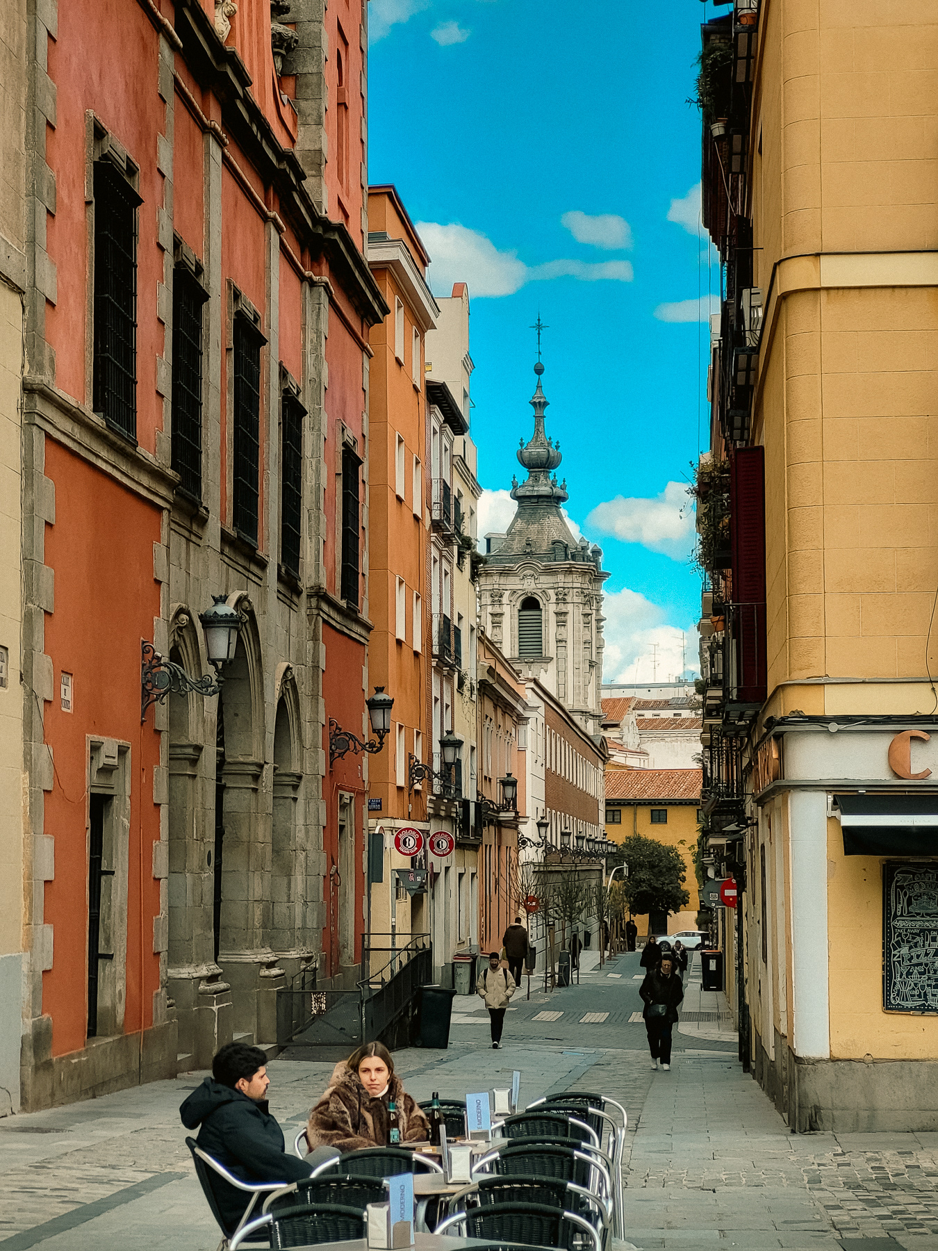 Calle de Quiñones seen from Plaza de las Comendadores
