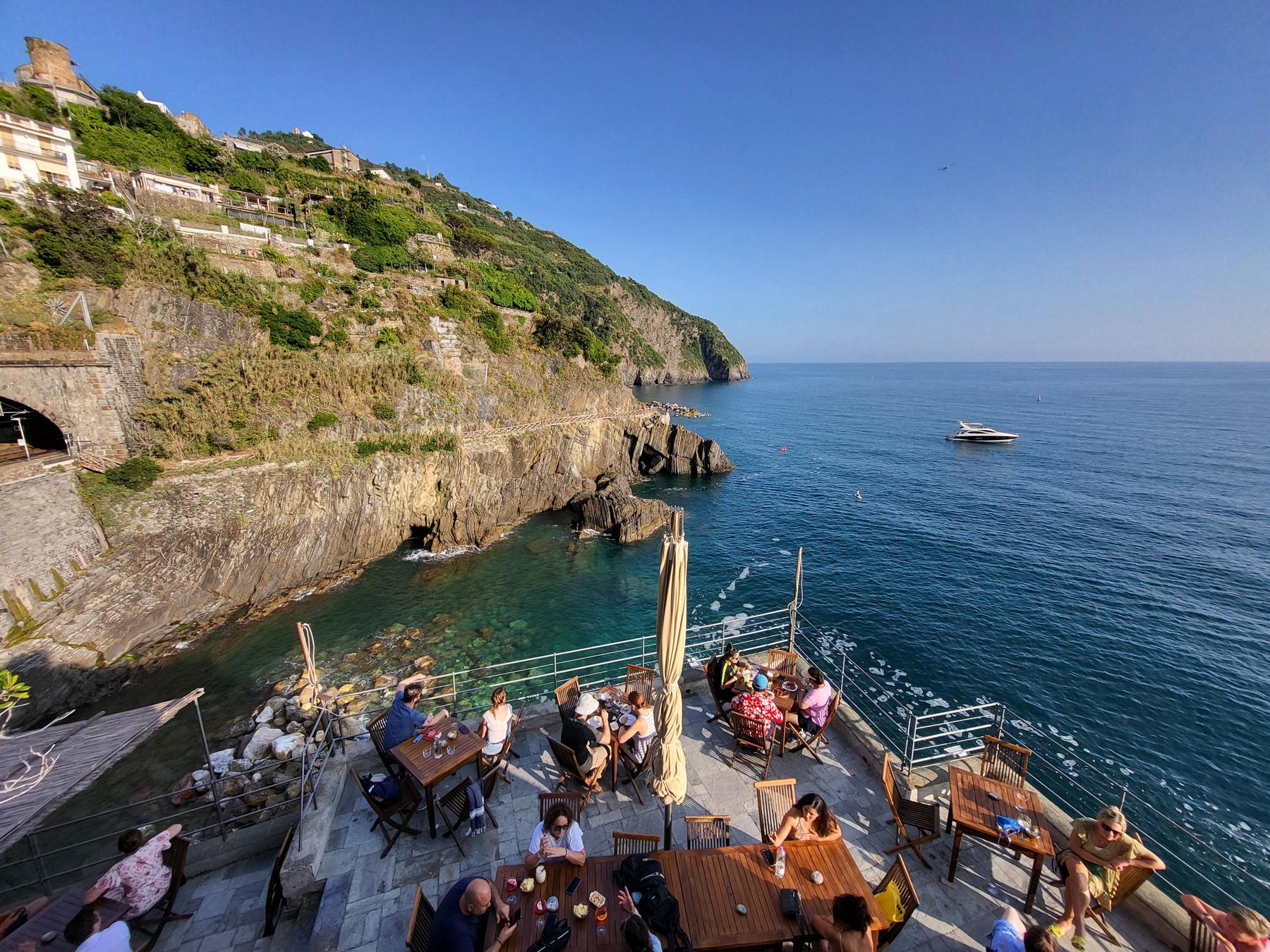 Terrace with a view at the southern end/beginning of the paid part of the Via dell'Amore.