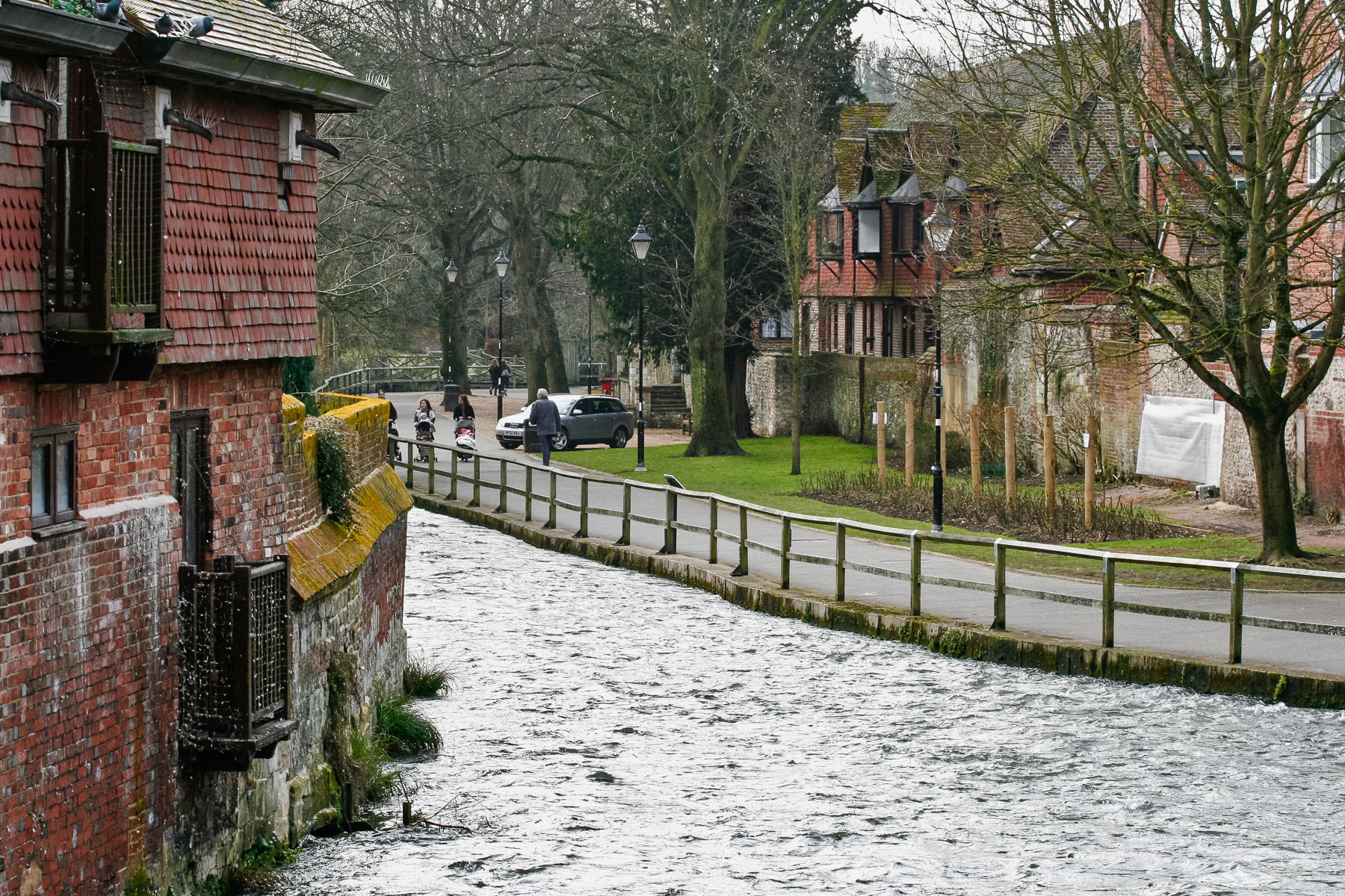 Heigh water, almost reaching the pavement of The Weirs.