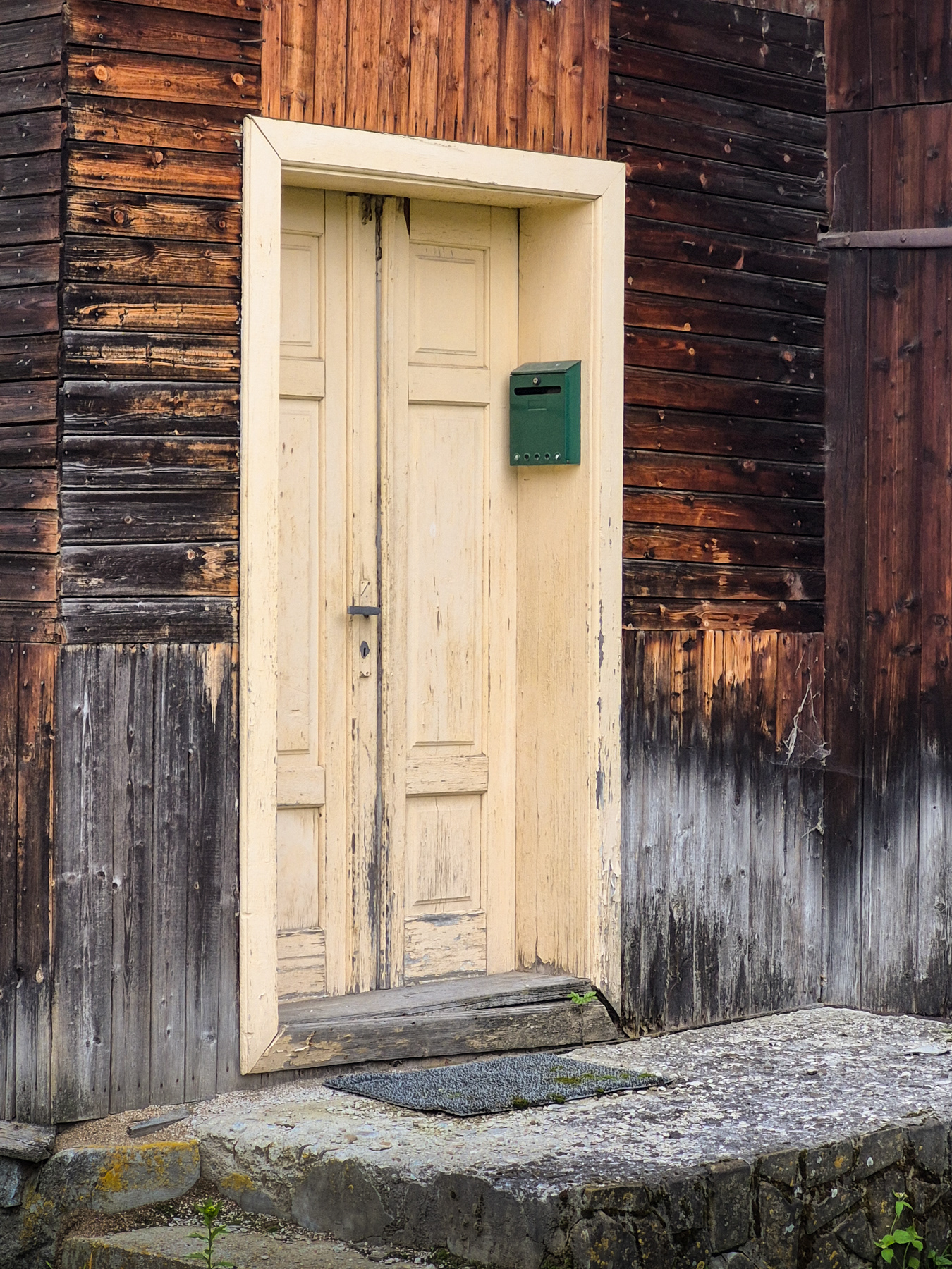 Front door of an old wooden house in the street leading to the church in Jurgów.