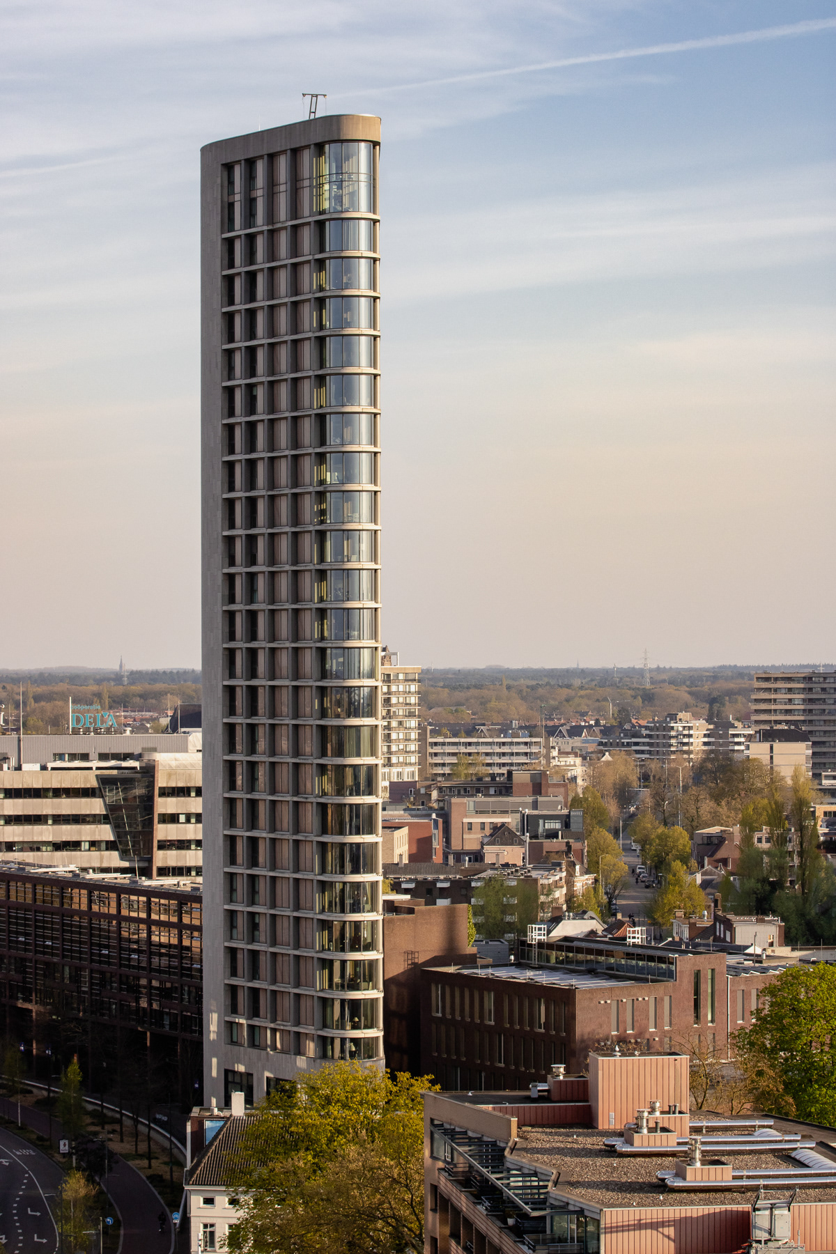 The Vesteda Tower in its habitat.