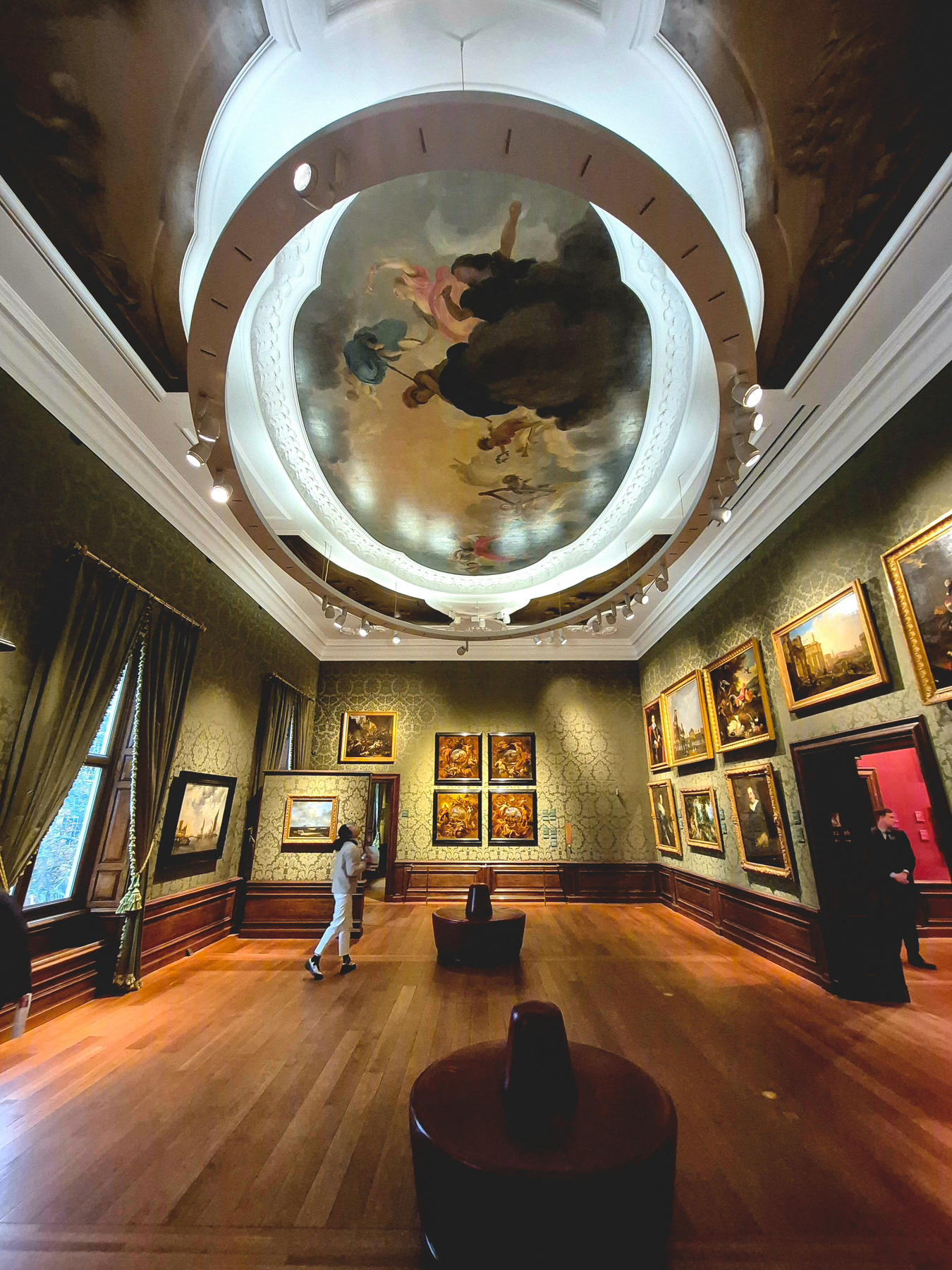 Inside the Maurithuis Art Museum. Apollo and the 9 muses. October 2025.