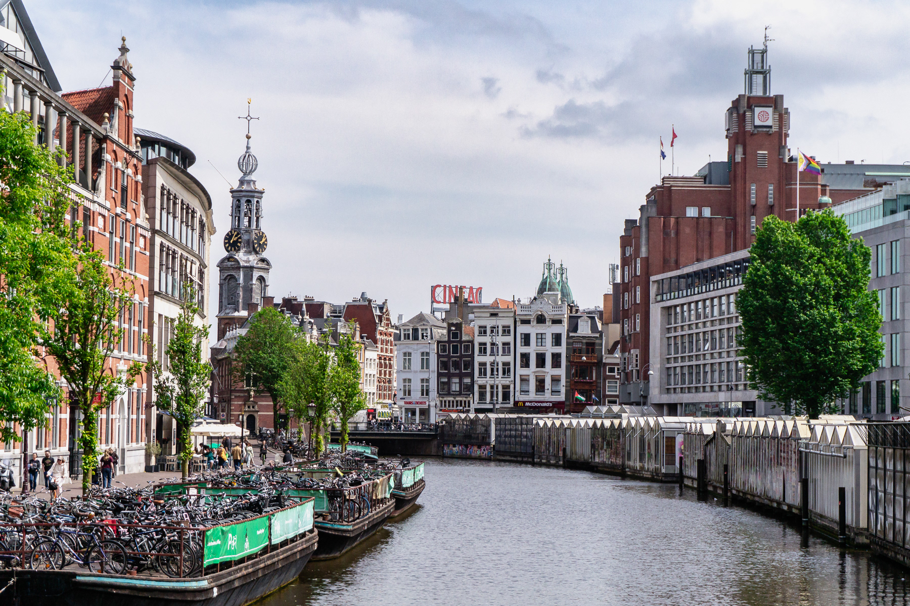 The flower market at Singel and view towars Muntplein square