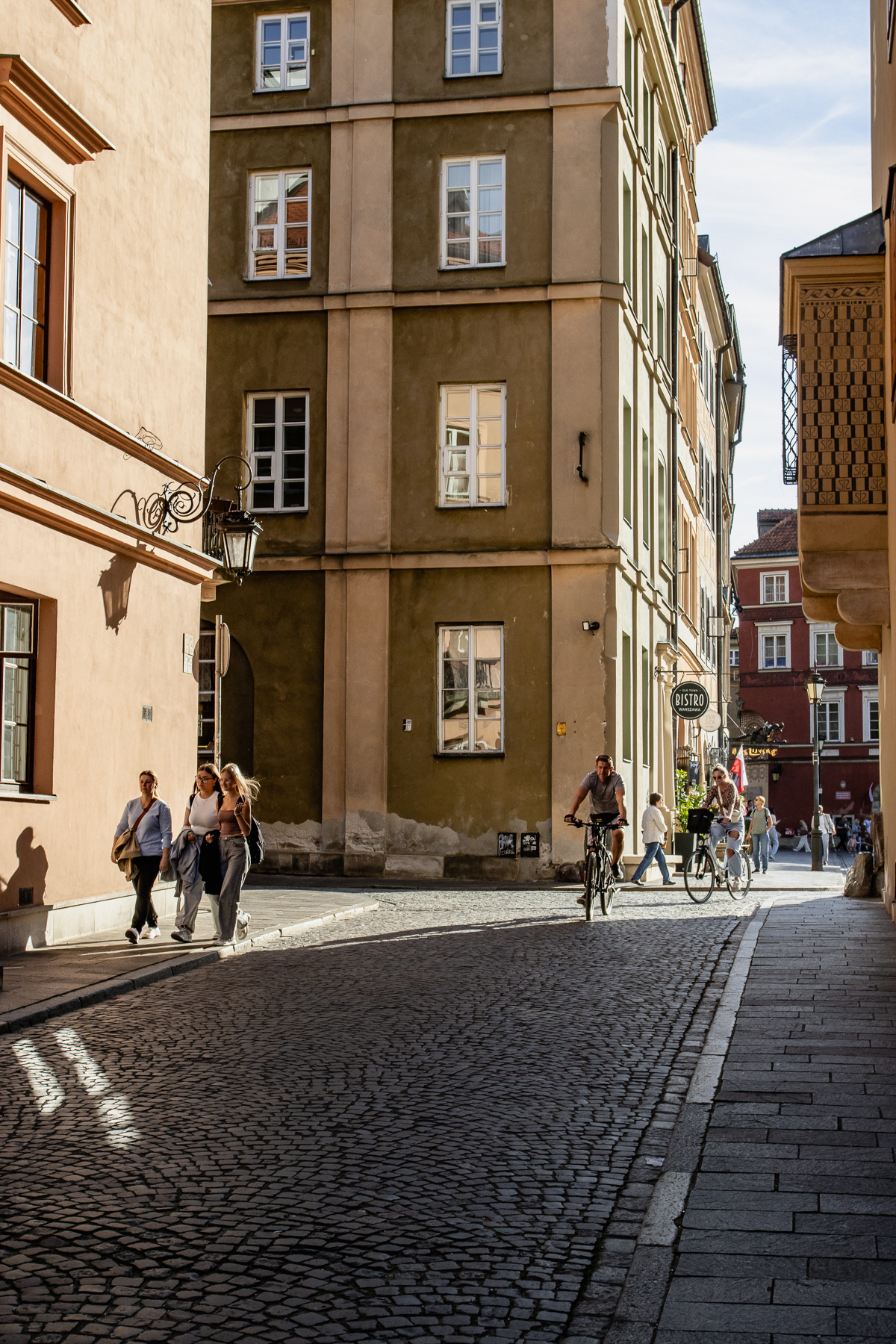 Side-street leading to Rynek, August 2025.