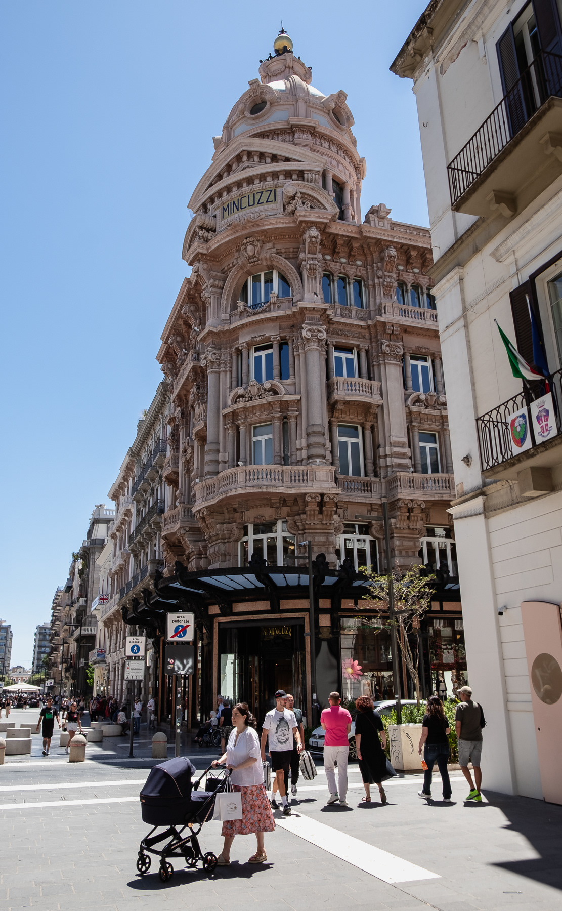 The Palazzo Mincuzzi of 1928 by architect Aldo Forcignanò and engineer Gaetano Palmiotto.